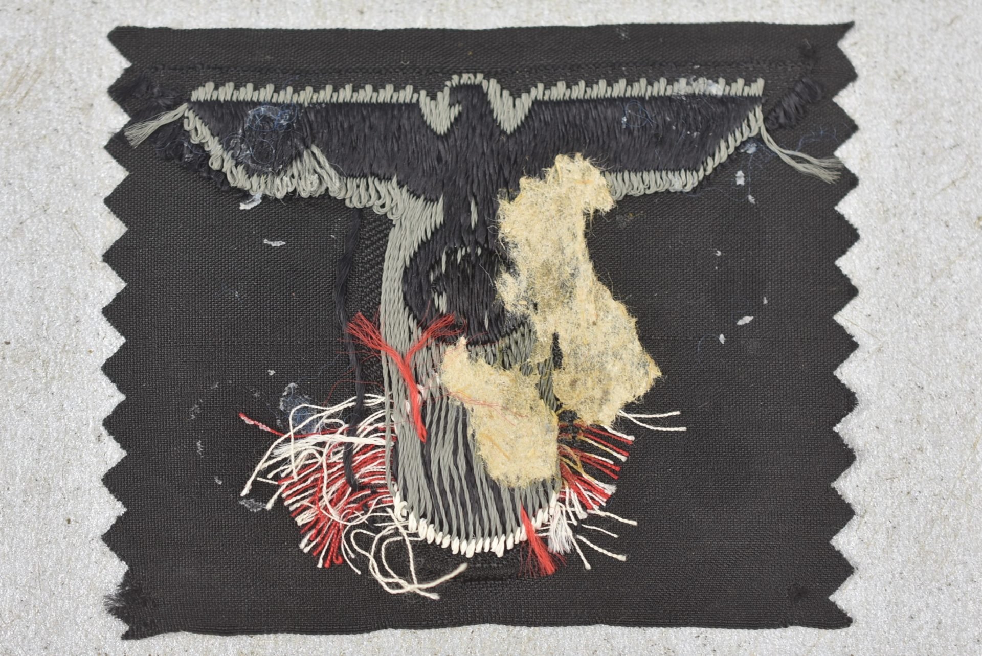 RARE M42 T-shape black army (Heer) Panzer 'BeVo' cap insignia — image 2