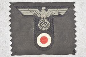 RARE M42 T-shape black army (Heer) Panzer 'BeVo' cap insignia