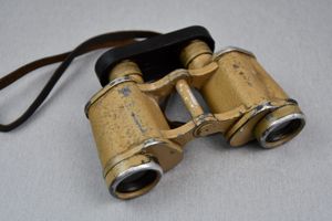 Tan colored binoculars 'Dienstglas' 6×30 by ddx