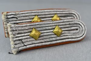 Luftwaffe signals 'Nachrichten' officer shoulder boards for Hauptmann