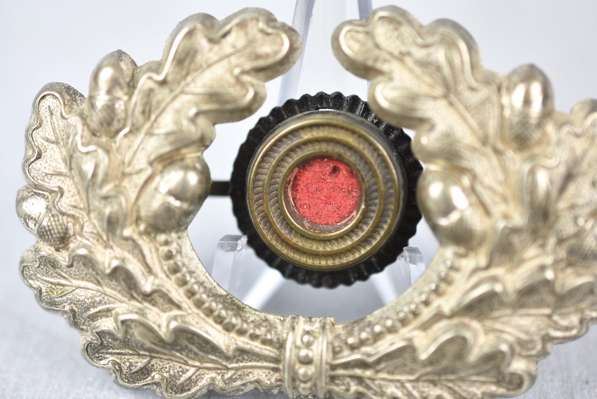 Early army (Heer) visor cap insignia set in Buntmetall — image 3