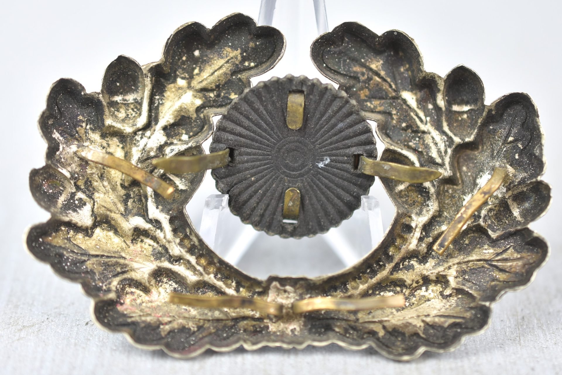 Early army (Heer) visor cap insignia set in Buntmetall — image 4