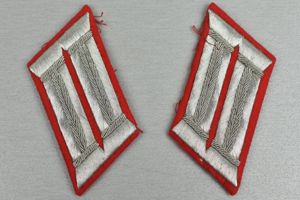 Army (Heer) artillery officer 'Waffenrock' dress collar tabs