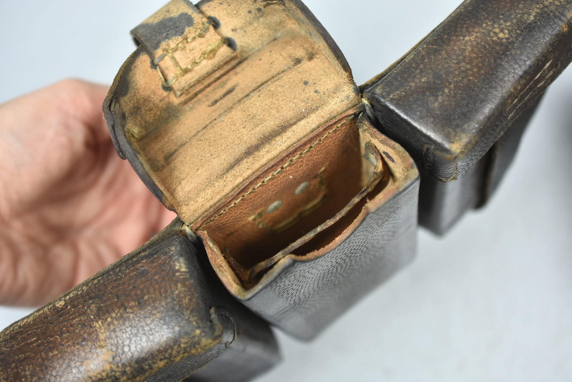 Matching Kriegsmarine K98 ammunition pouches by Offermann 1939 — image 12