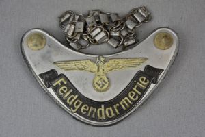 Wehrmacht Feldgendarmerie gorget 'Ringkragen'