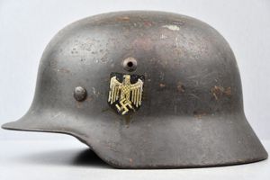 M35 army (Heer) single decal factory reissued steel helmet SE64