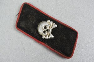 Army (Heer) early 'Panzer' collar tab with skull