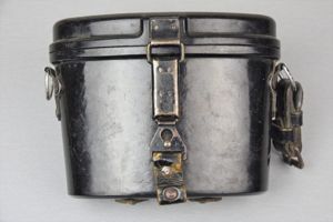 Wehrmacht binoculars 'Dienstglas' bakelite container