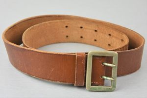 Brown leather Wehrmacht officer 'Zweidorn' double claw belt