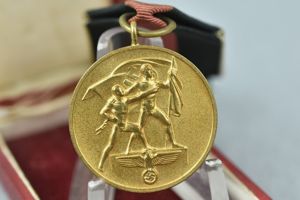Sudetenland occupation '1 Oktober 1938 Medal' with box by Hauptmünzamt …