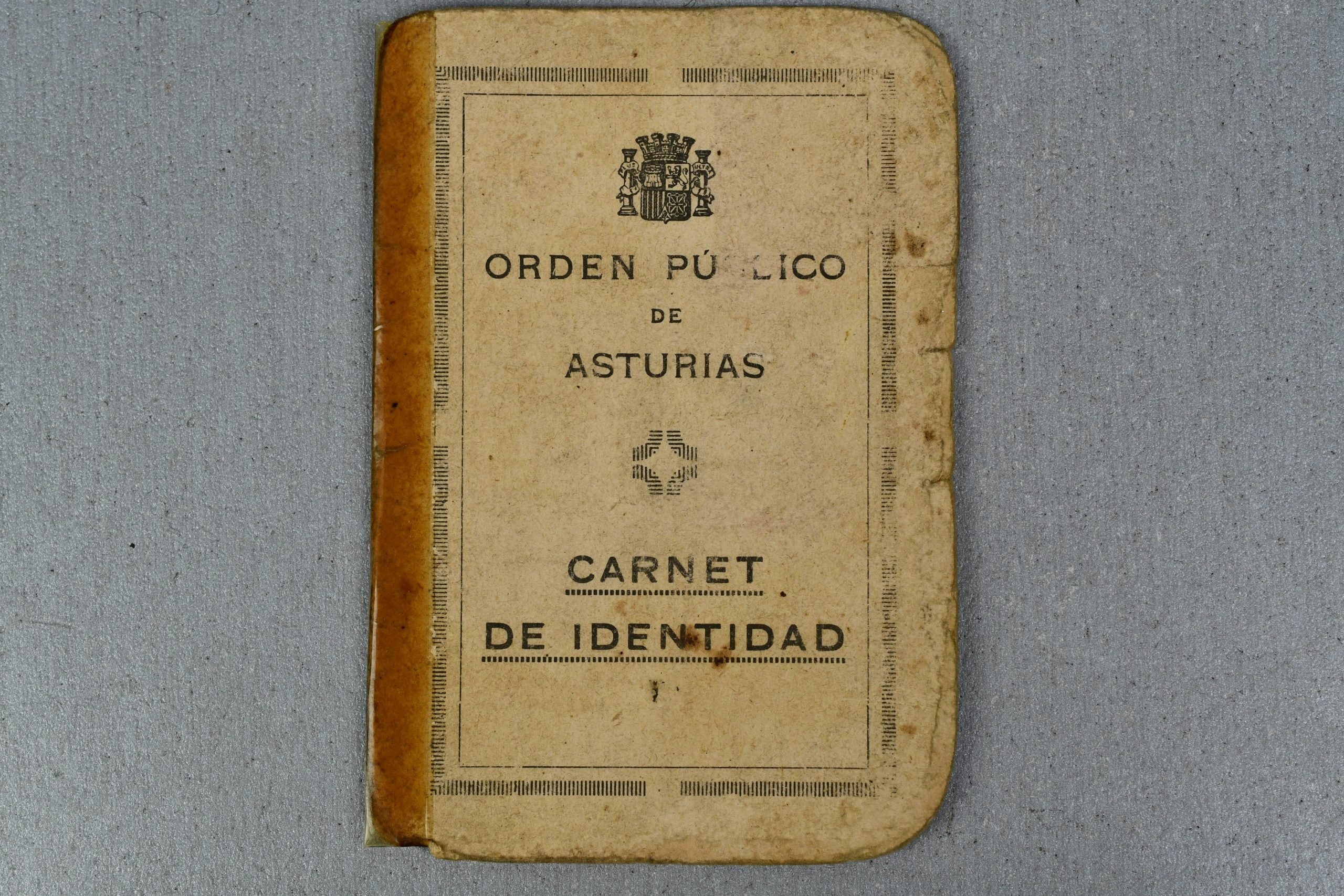 Spanish ID card 1938 — image 2