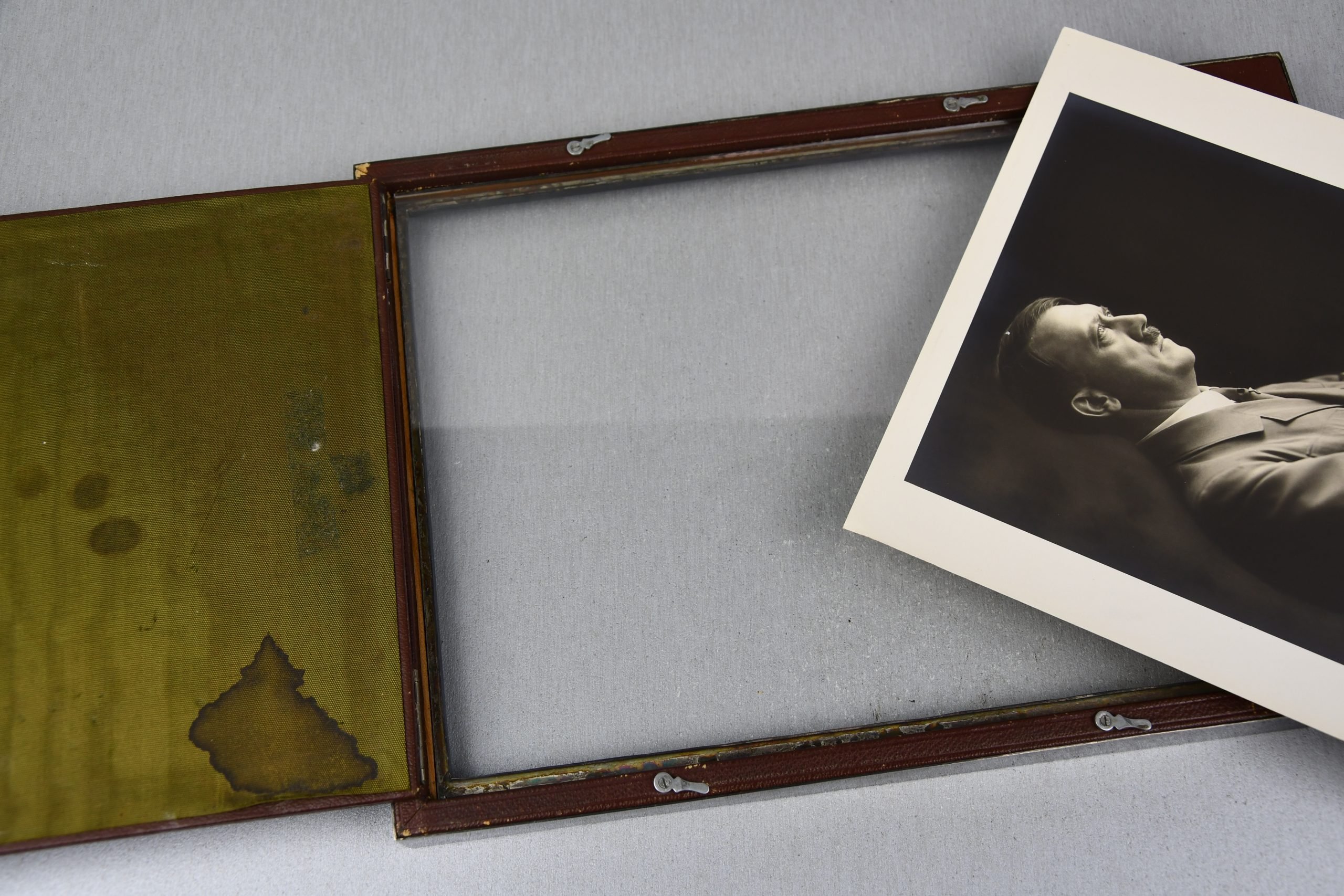 RARE Original Adolf Hitler formal pattern silver 925 photo frame by Franz and Hermann Wandinger 24 x 34 — image 15