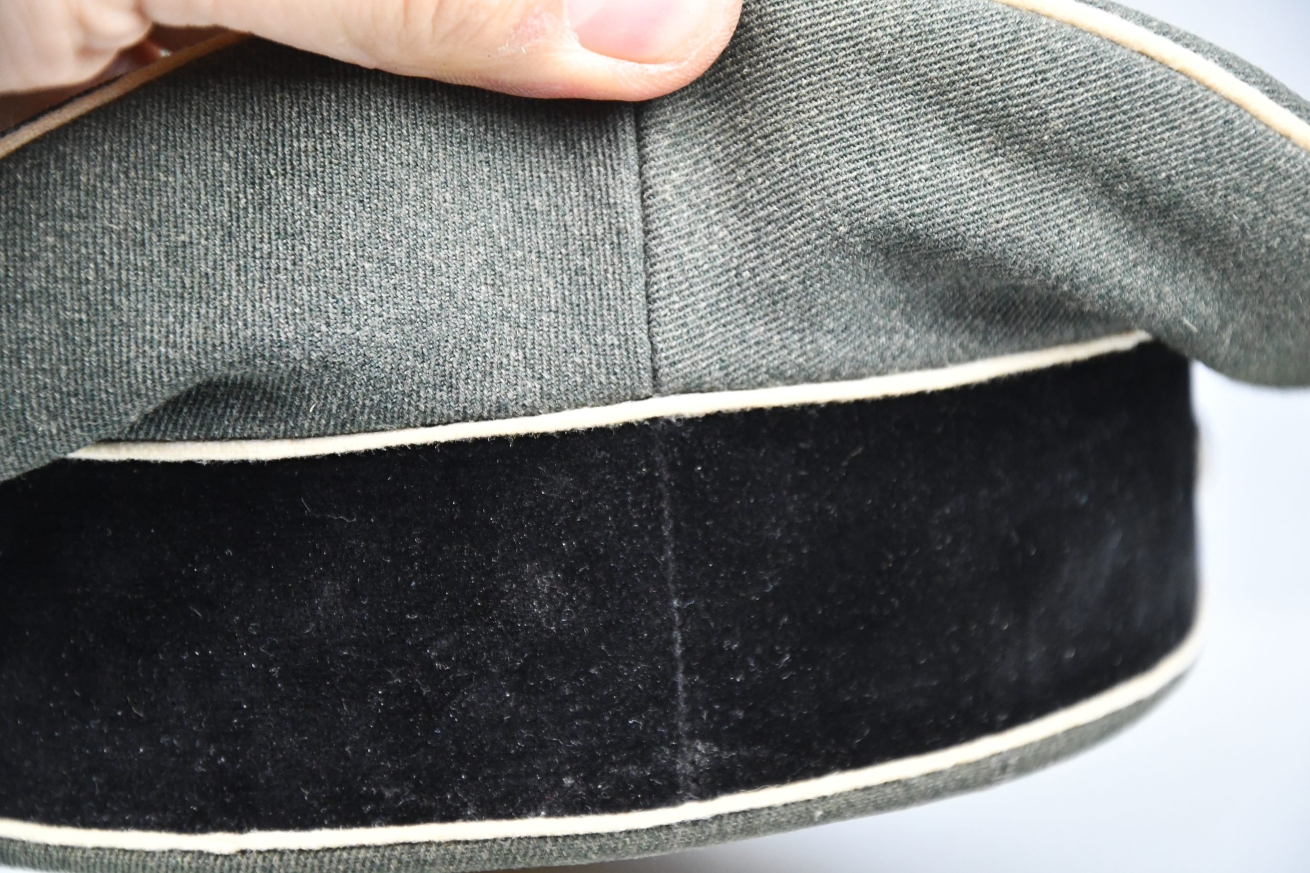 Waffen-SS 'Kleiderklasse' officer visor cap named — image 10