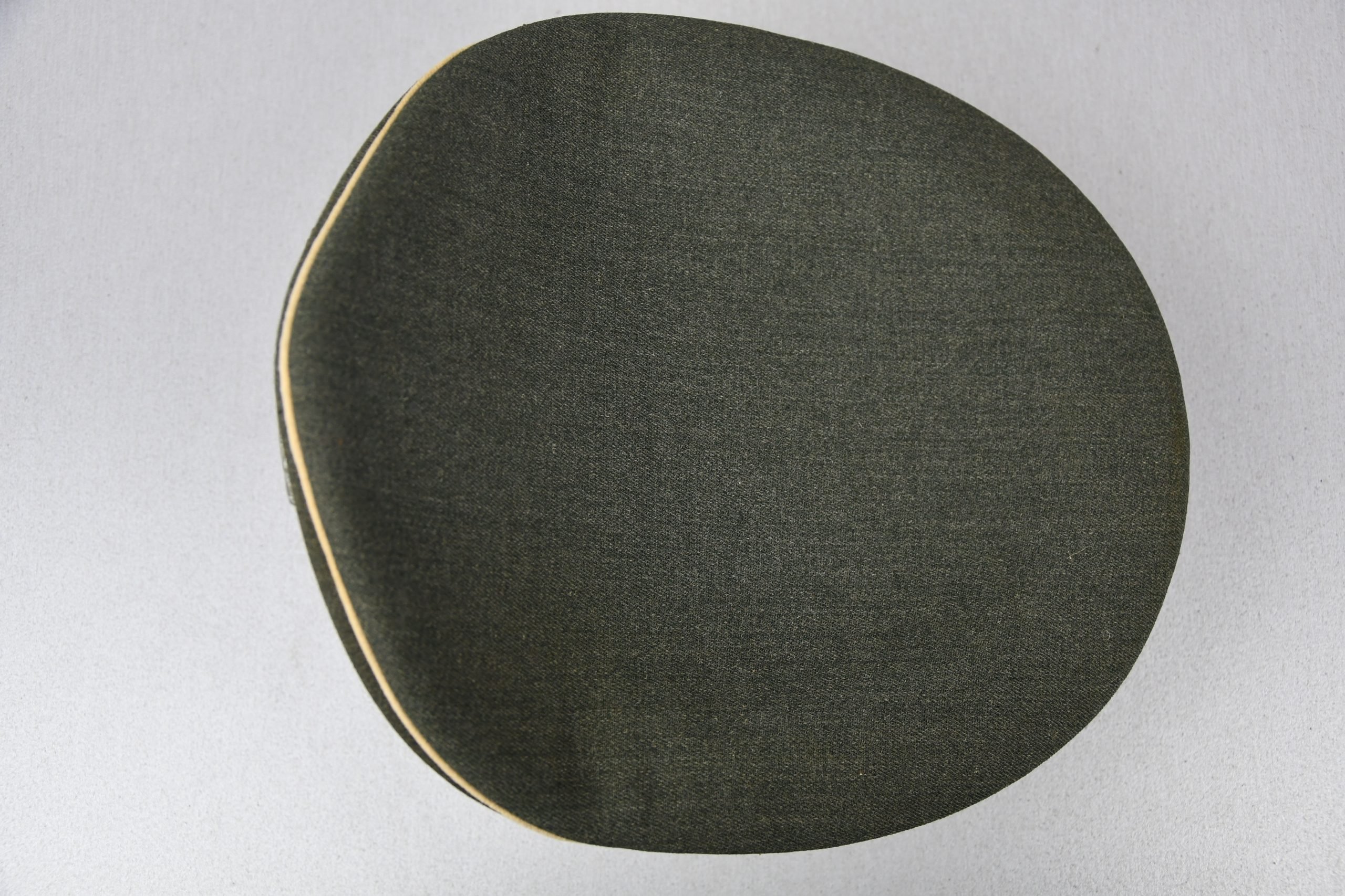 Waffen-SS 'Kleiderklasse' officer visor cap named — image 12