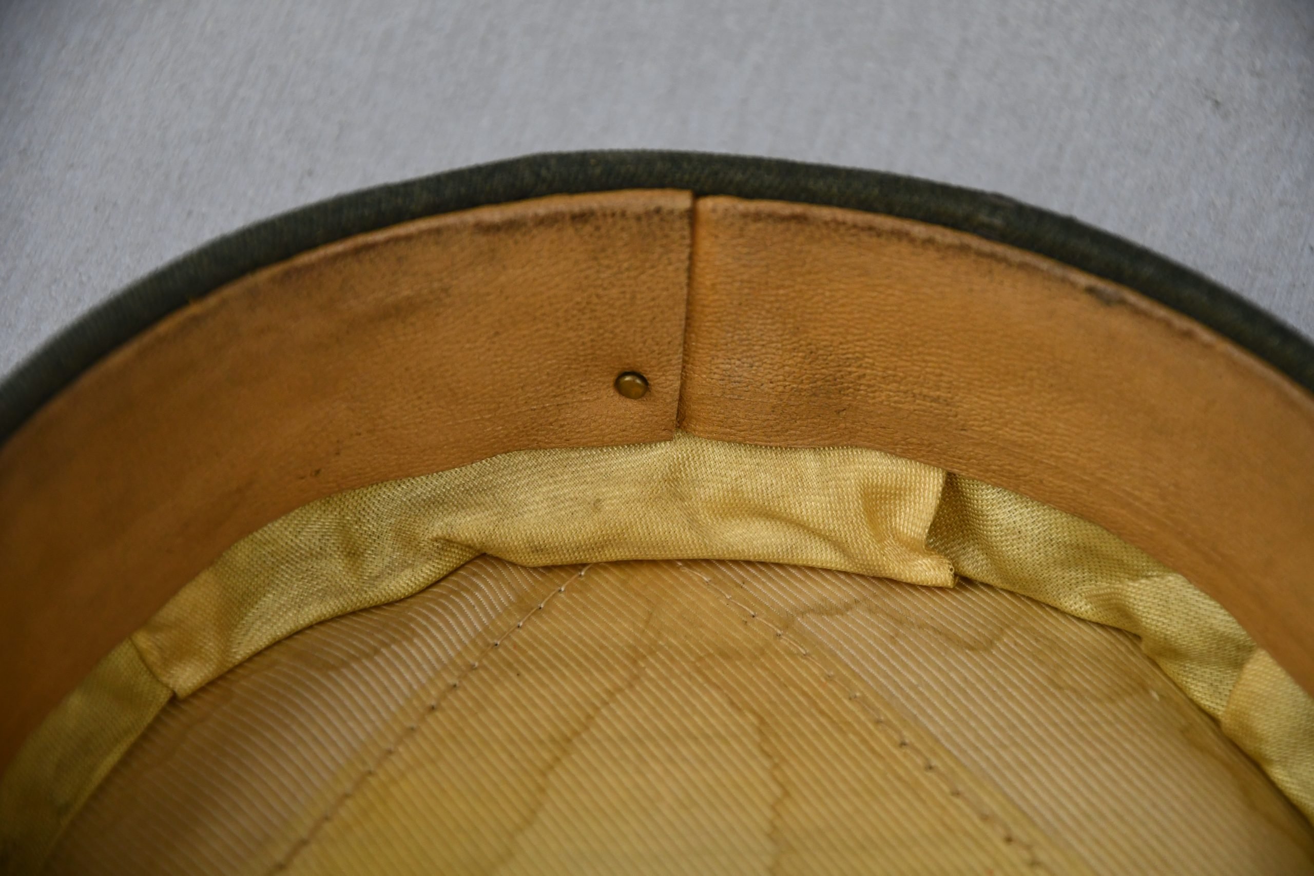 Waffen-SS 'Kleiderklasse' officer visor cap named — image 15