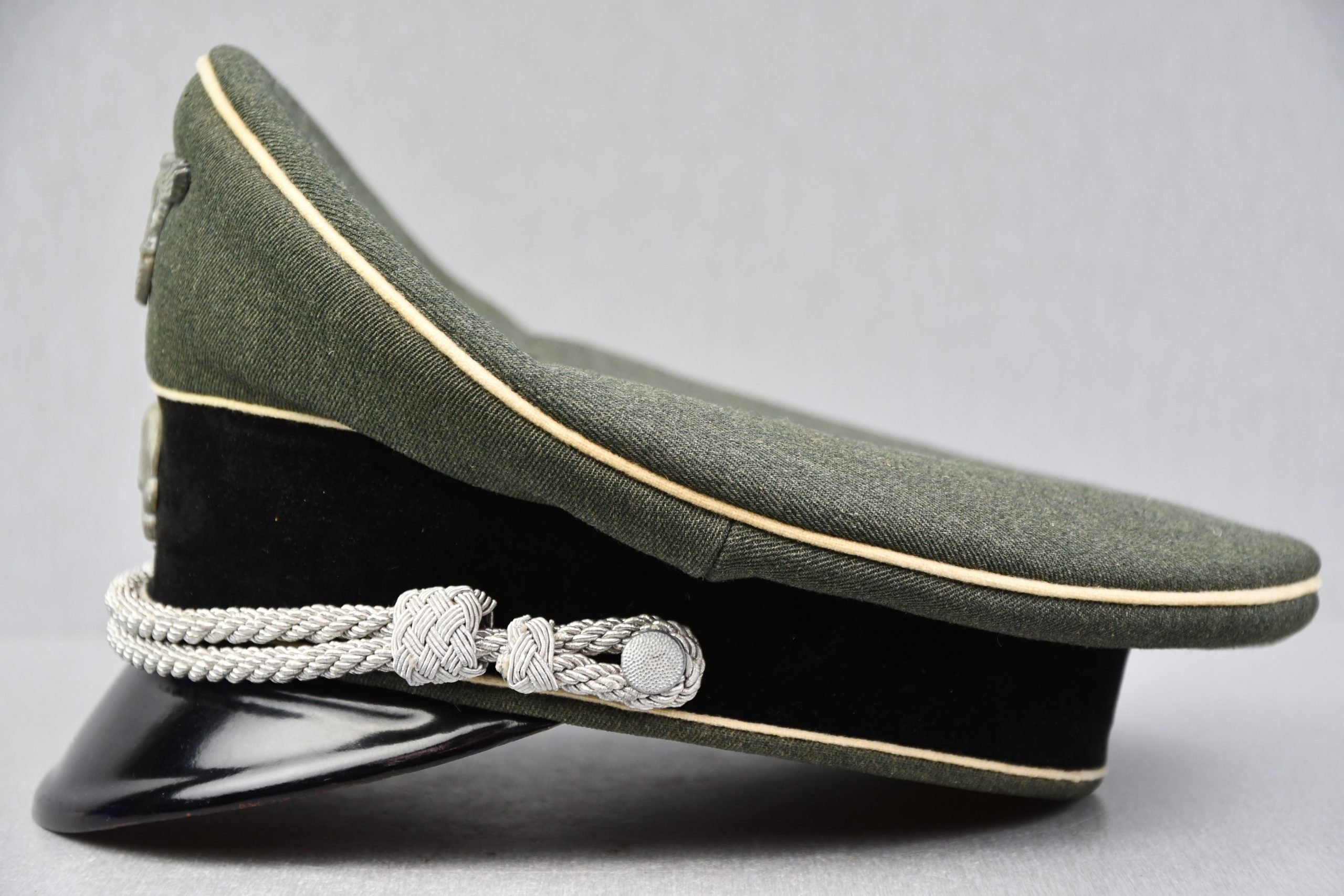 Waffen-SS 'Kleiderklasse' officer visor cap named — image 3