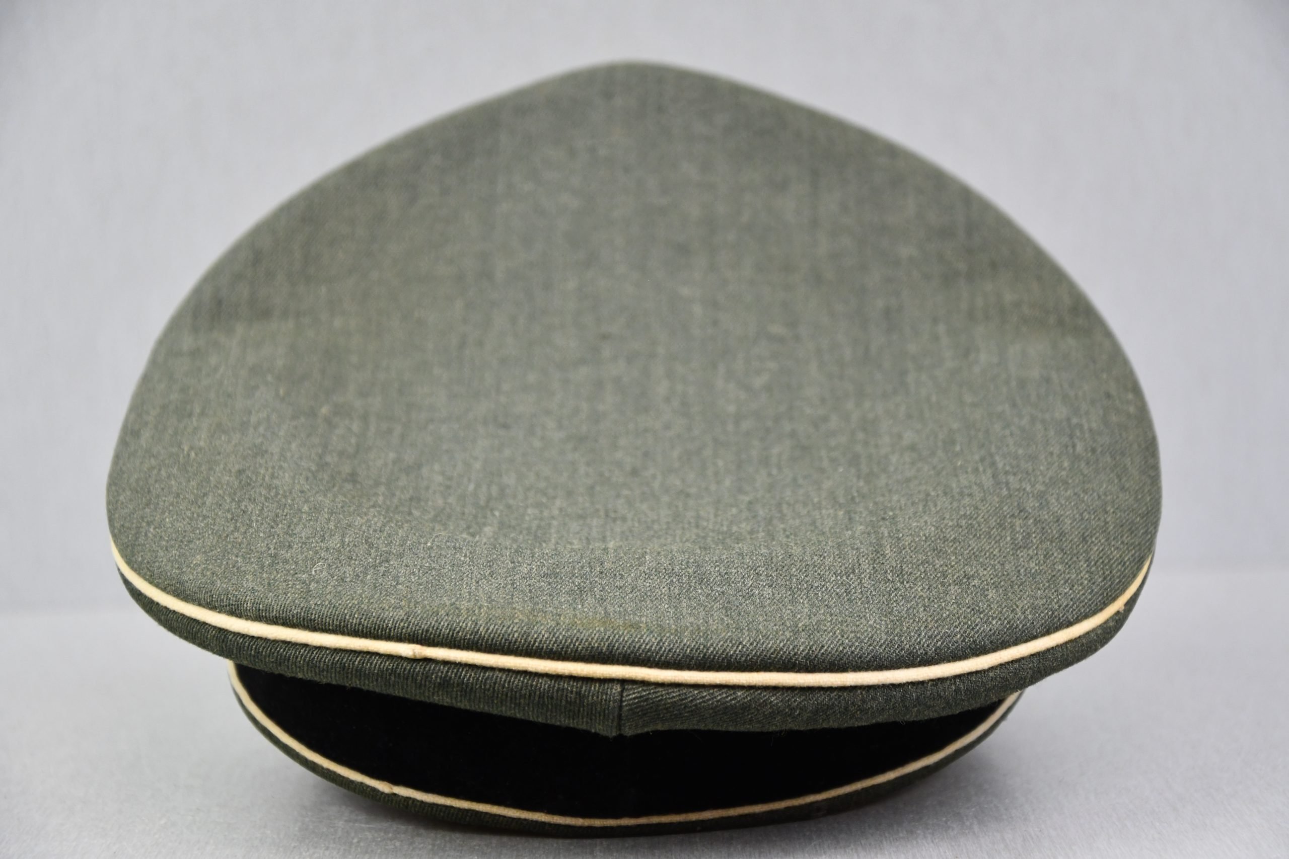 Waffen-SS 'Kleiderklasse' officer visor cap named — image 4