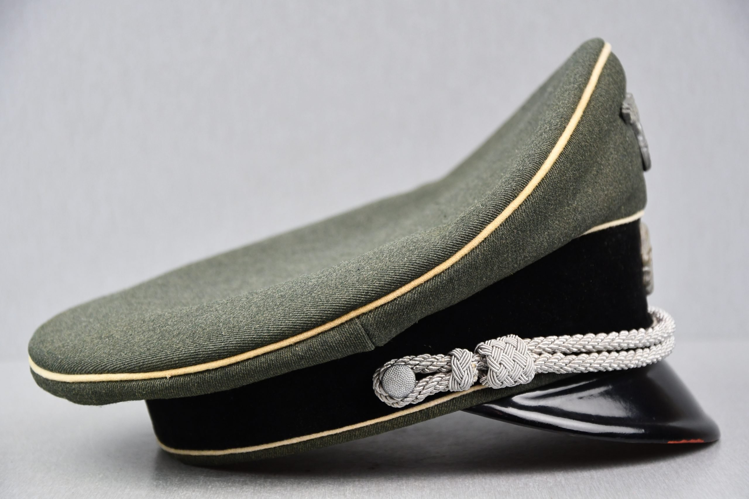 Waffen-SS 'Kleiderklasse' officer visor cap named — image 5