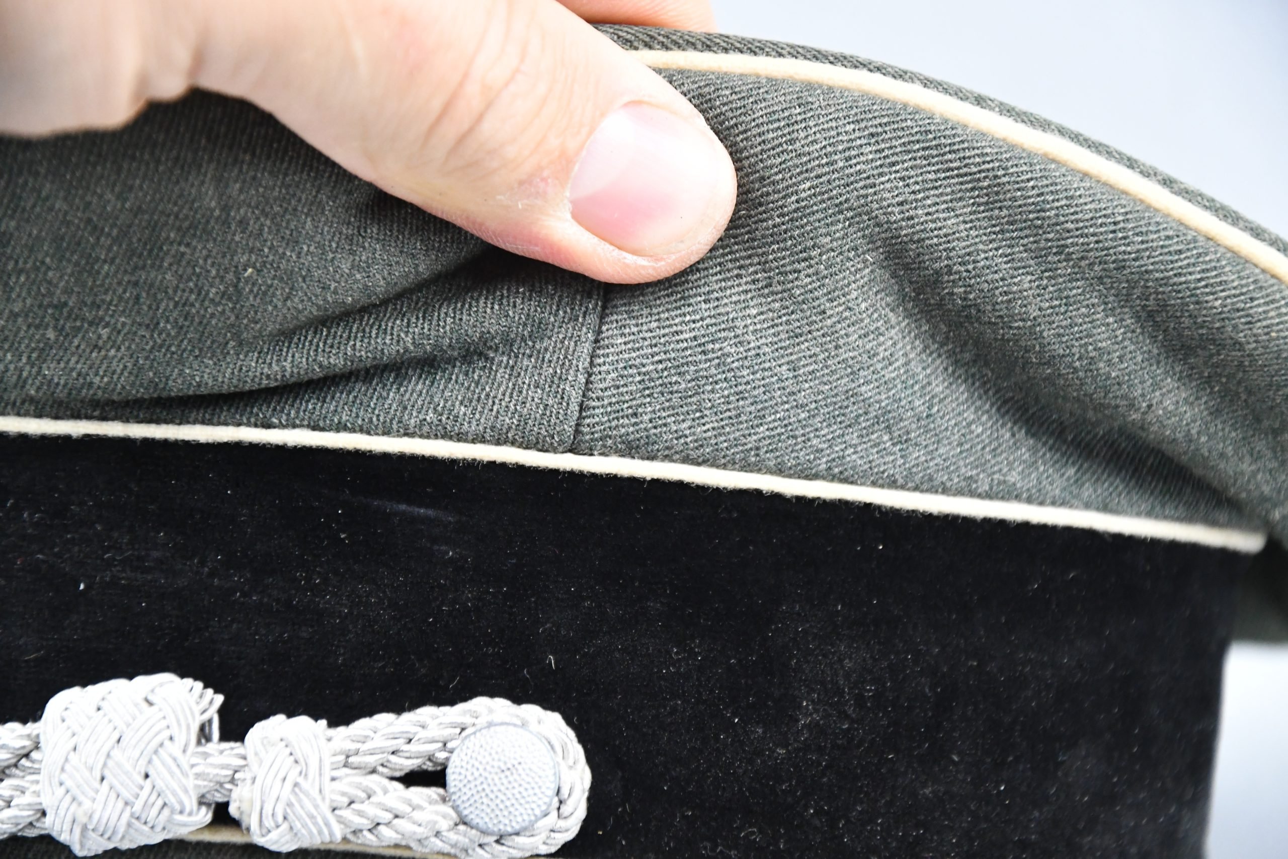 Waffen-SS 'Kleiderklasse' officer visor cap named — image 9