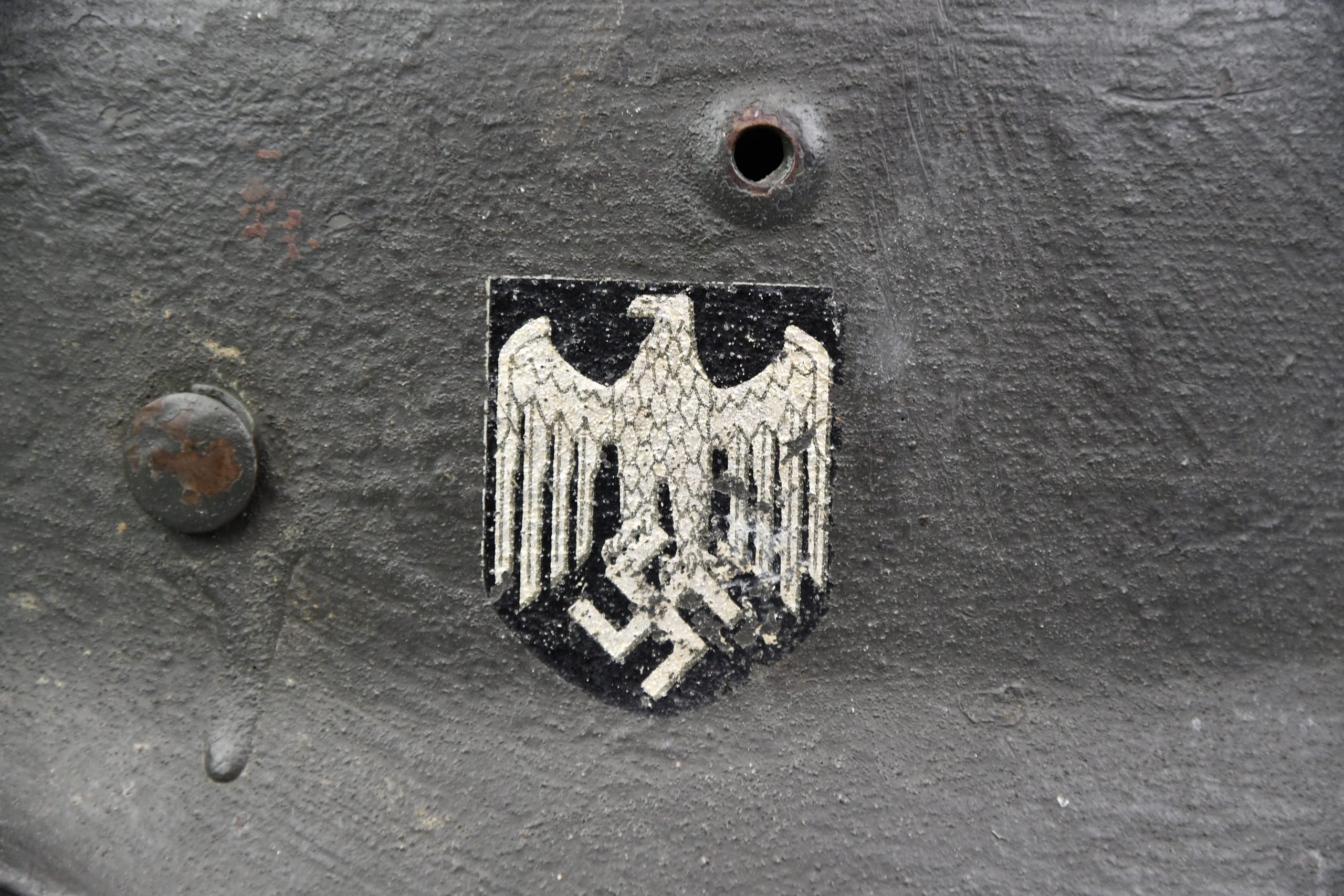 M35 army (heer) single decal 'overpaint' steel helmet Q68 named and unit marked — image 2