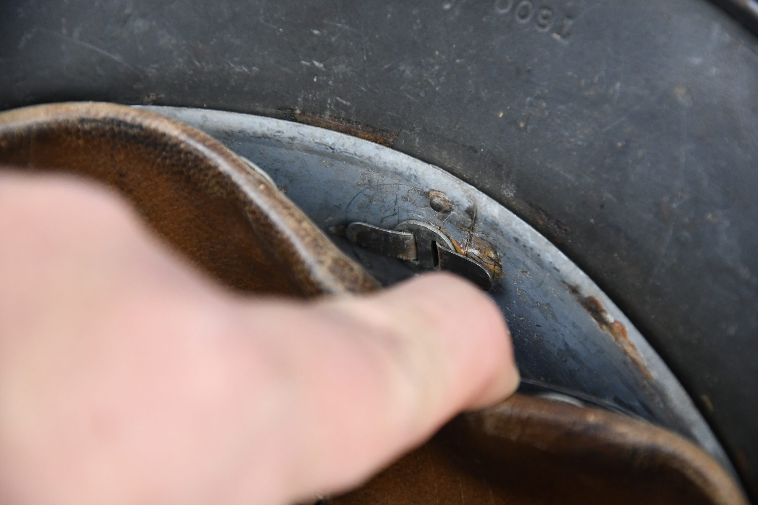 M40 army (Heer) single decal steel helmet Q62 — image 14