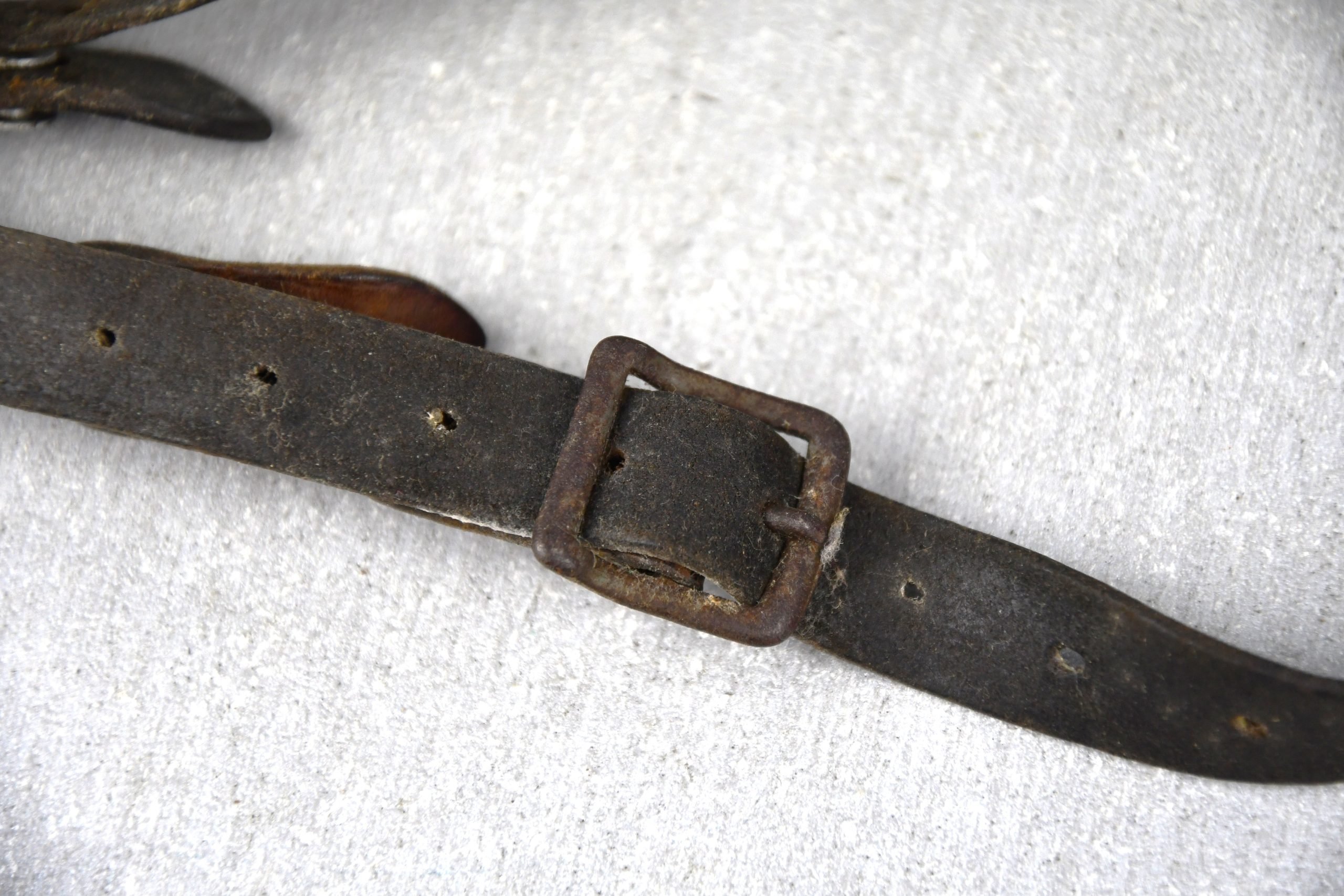 German helmet chin strap ca. 1941 — image 2