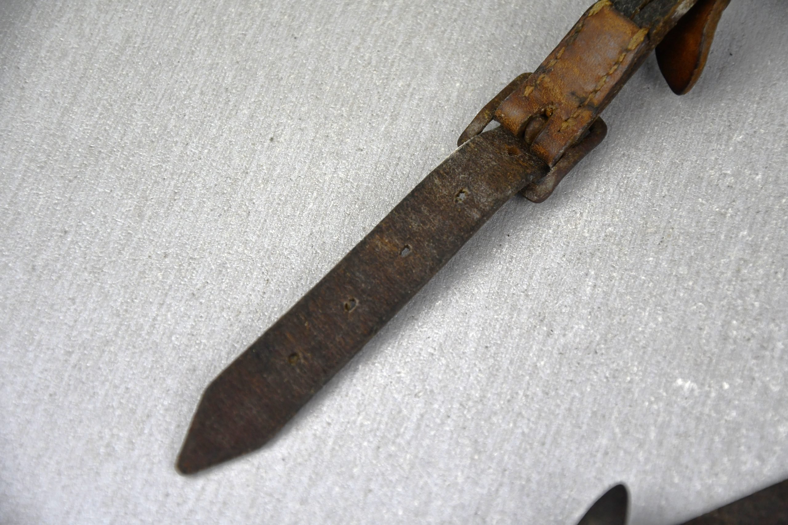 German helmet chin strap ca. 1941 — image 6