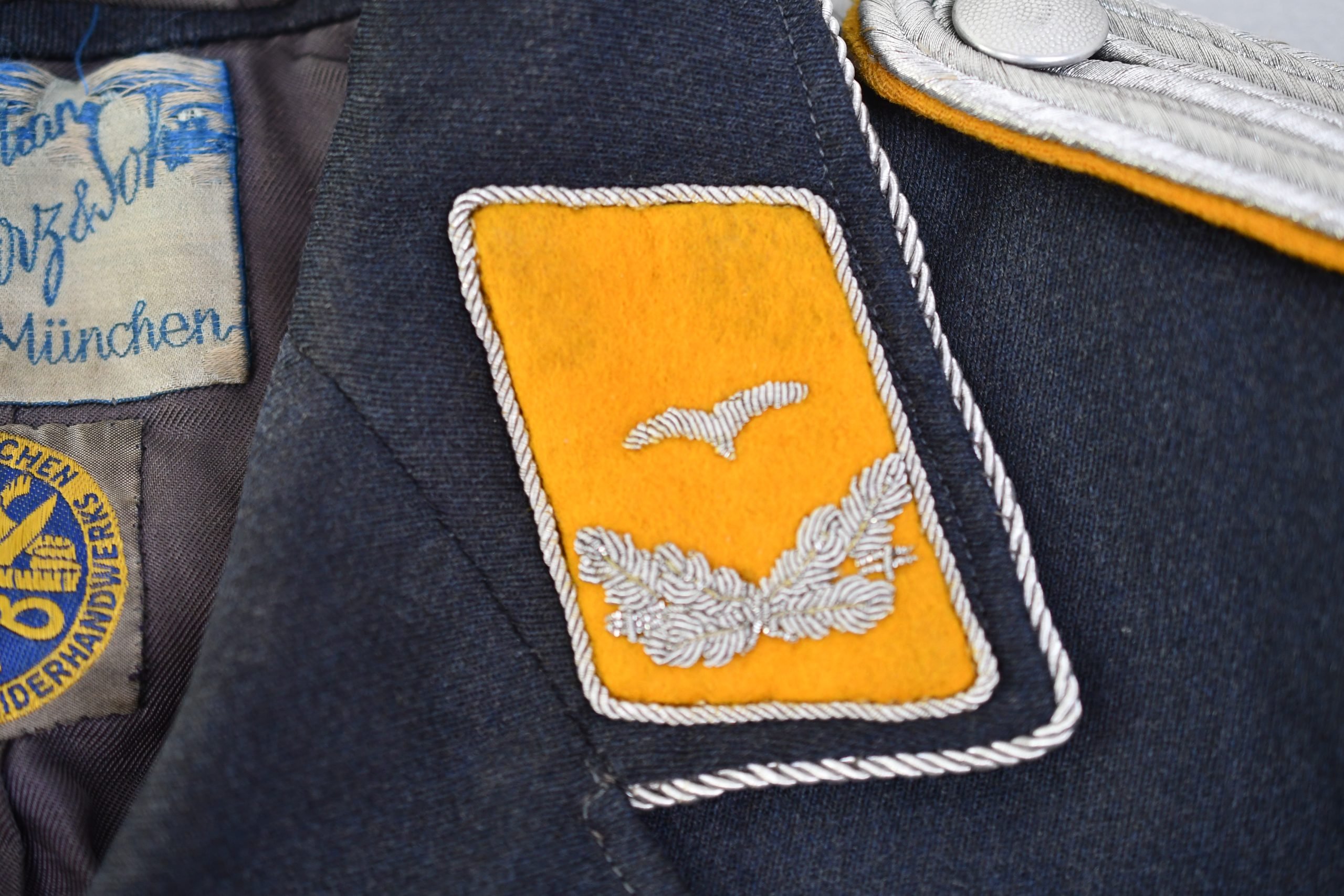 Luftwaffe officer four pocket tunic for Pilot or Fallschirmjäger Leutnant by Schwarz & Sohn — image 10