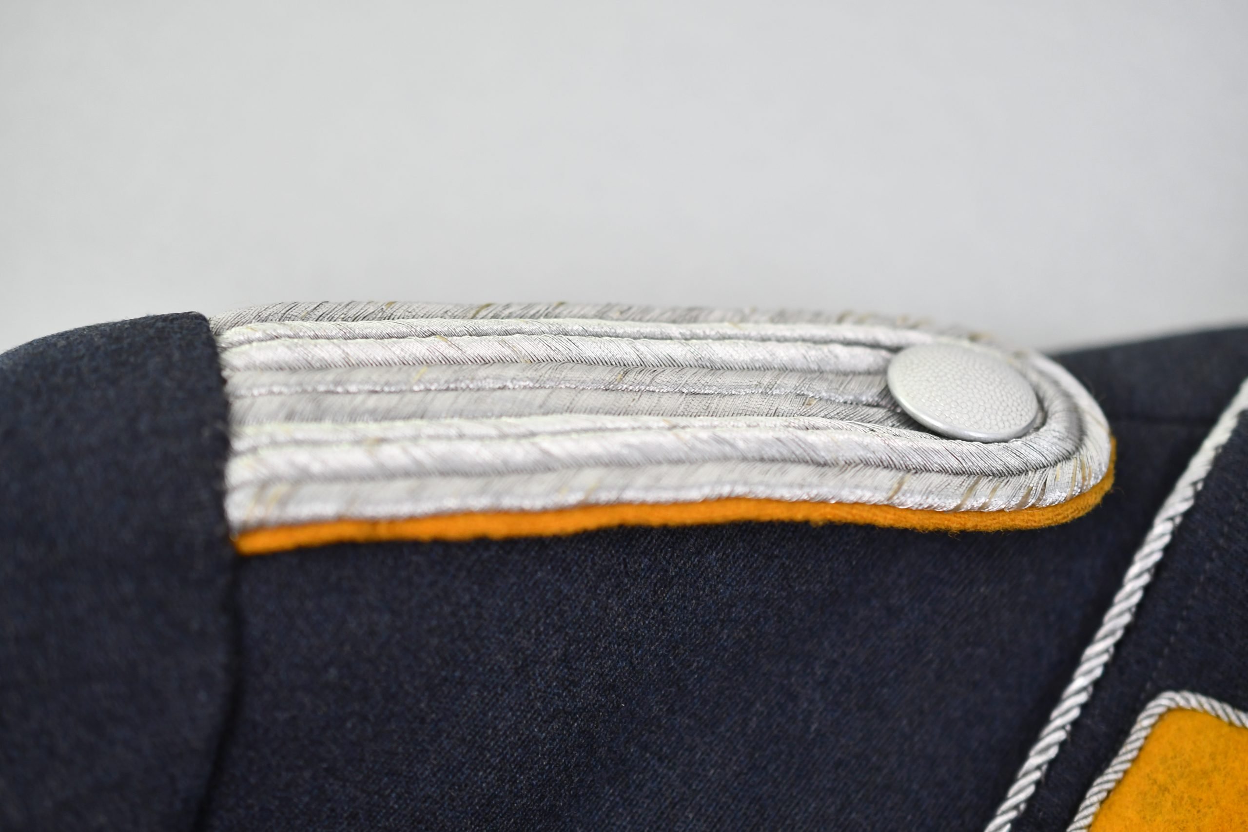 Luftwaffe officer four pocket tunic for Pilot or Fallschirmjäger Leutnant by Schwarz & Sohn — image 13