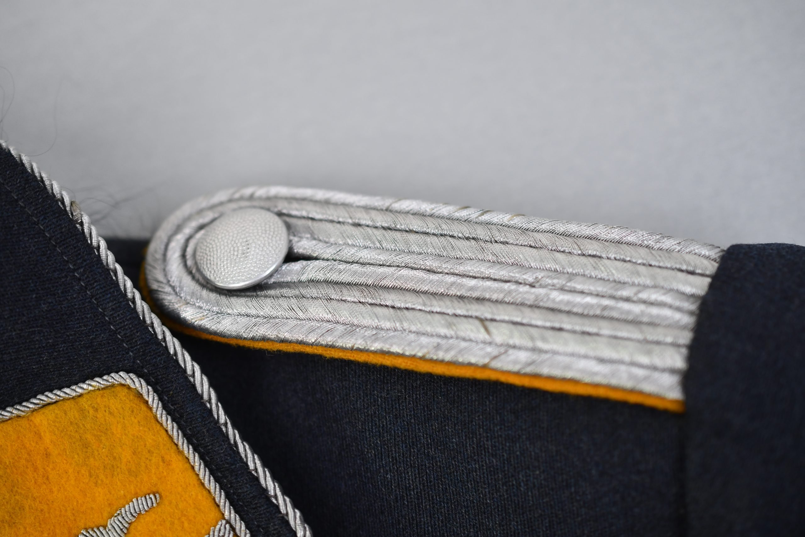 Luftwaffe officer four pocket tunic for Pilot or Fallschirmjäger Leutnant by Schwarz & Sohn — image 14