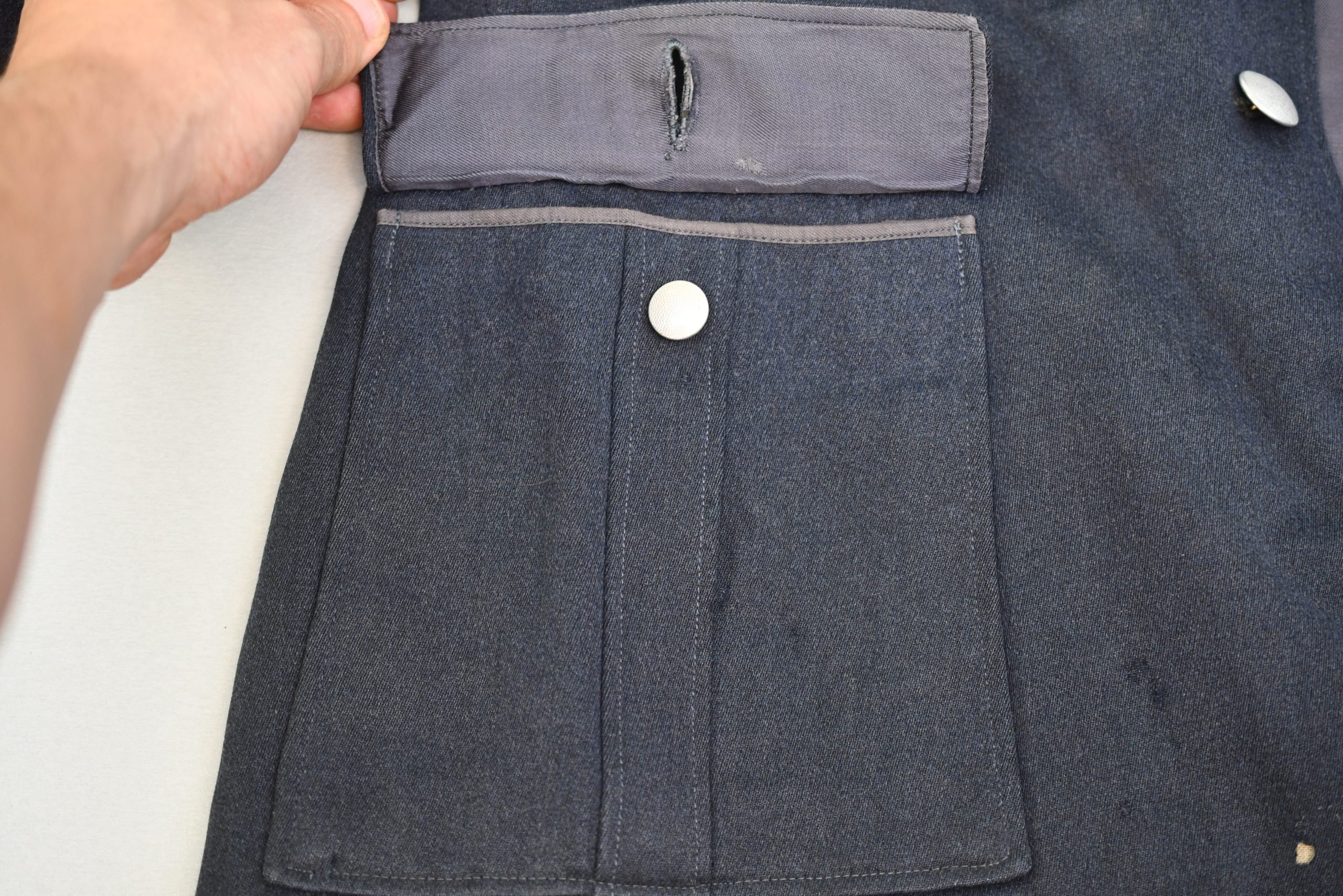 Luftwaffe officer four pocket tunic for Pilot or Fallschirmjäger Leutnant by Schwarz & Sohn — image 19