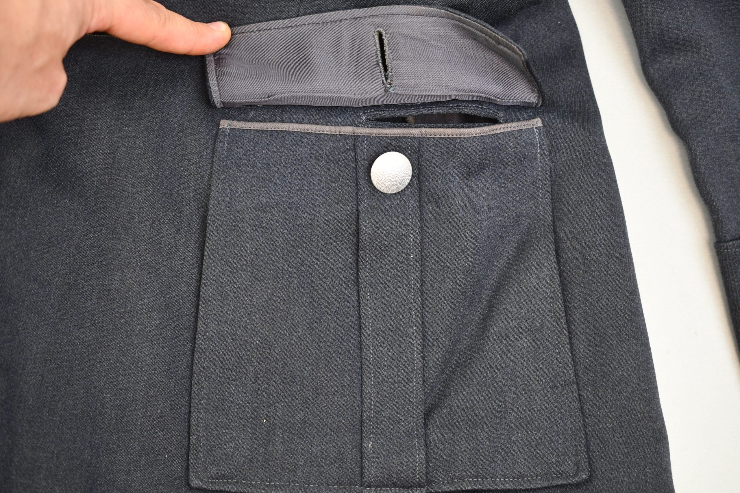 Luftwaffe officer four pocket tunic for Pilot or Fallschirmjäger Leutnant by Schwarz & Sohn — image 23