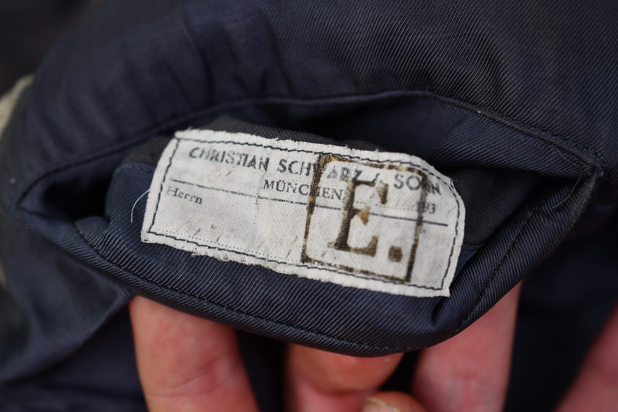 Luftwaffe officer four pocket tunic for Pilot or Fallschirmjäger Leutnant by Schwarz & Sohn — image 24