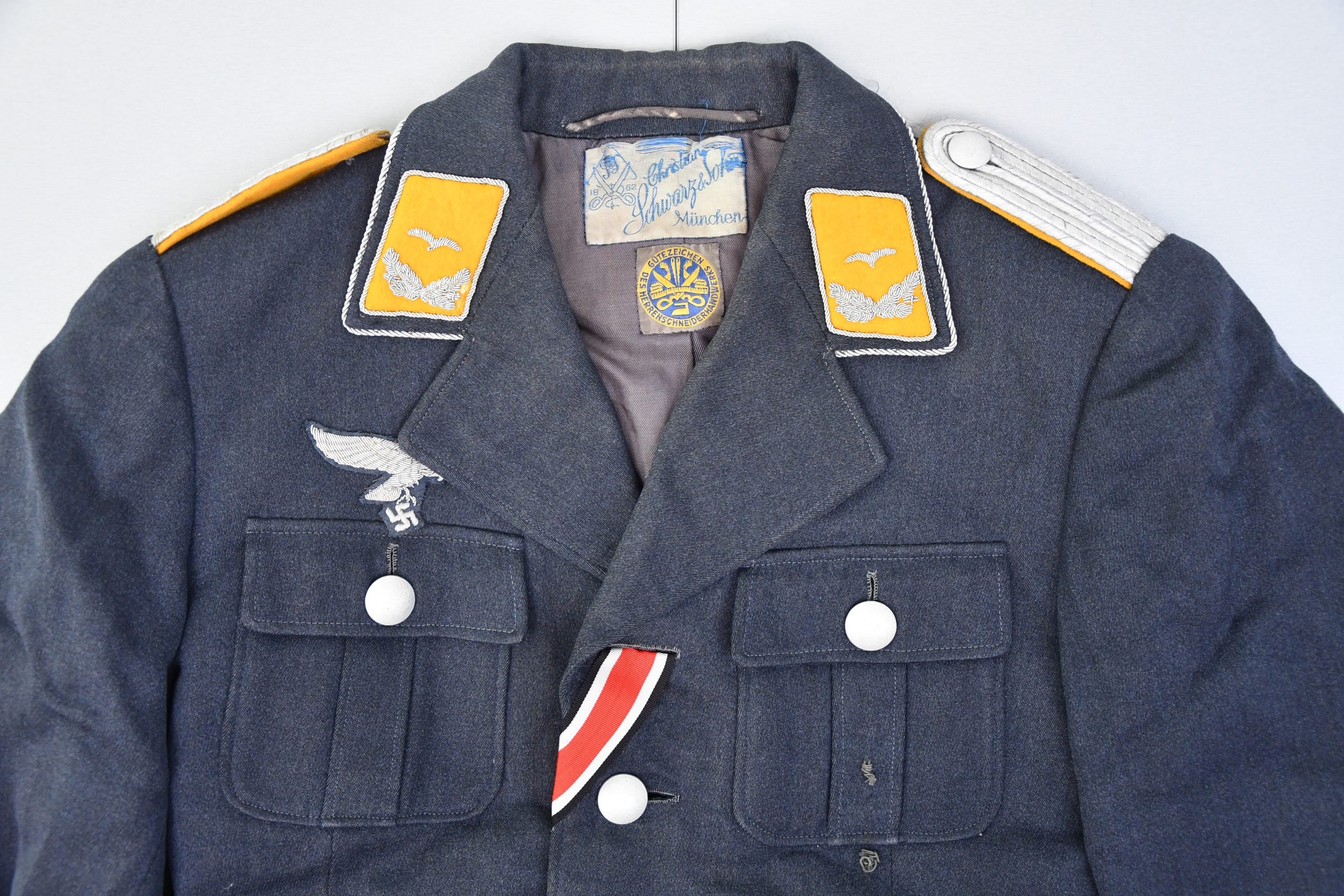 Luftwaffe officer four pocket tunic for Pilot or Fallschirmjäger Leutnant by Schwarz & Sohn — image 3