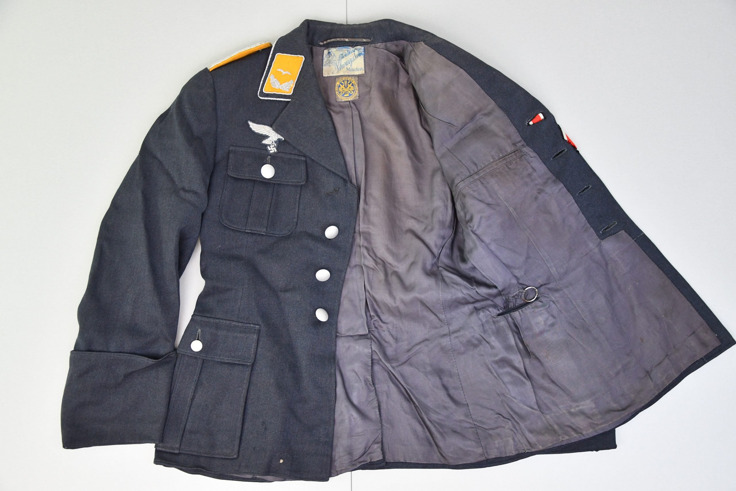 Luftwaffe officer four pocket tunic for Pilot or Fallschirmjäger Leutnant by Schwarz & Sohn — image 6