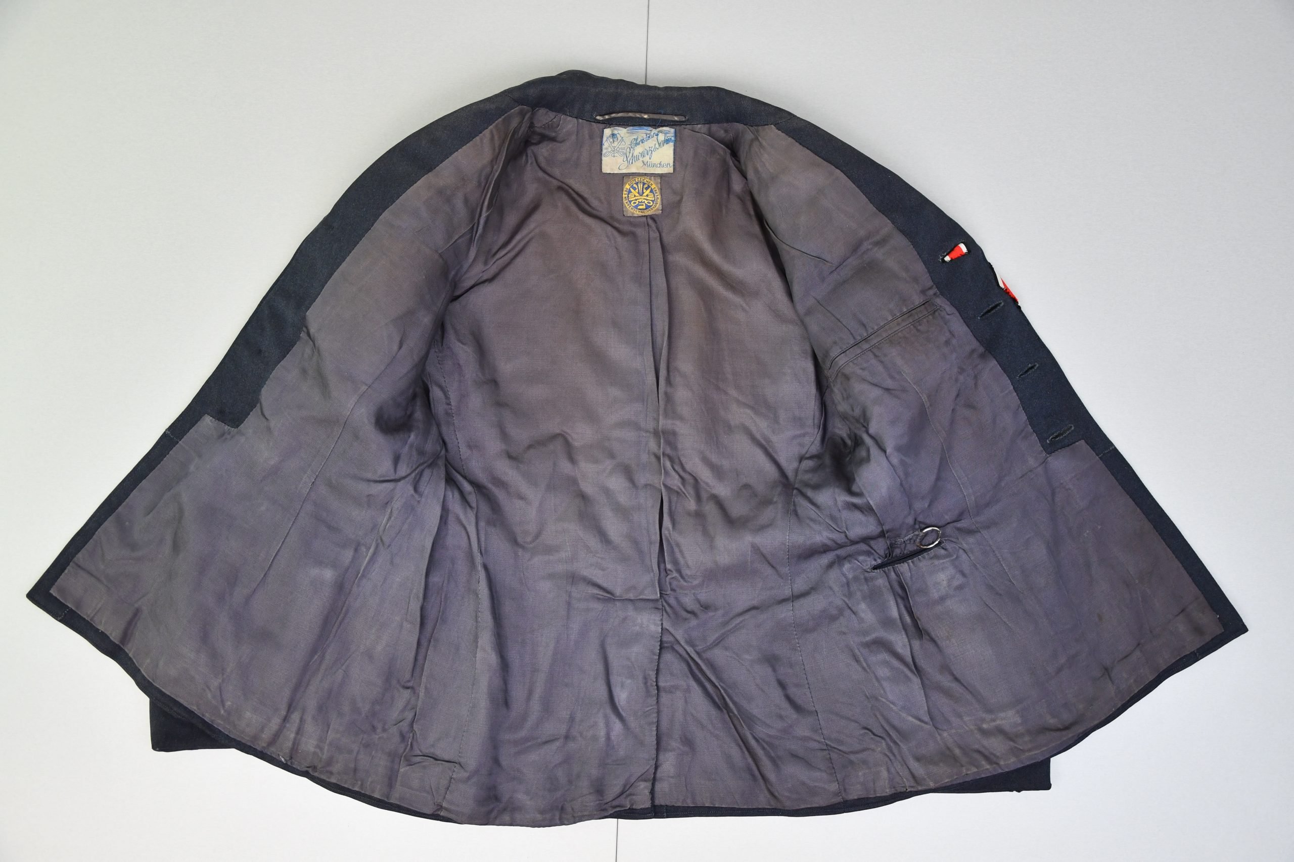 Luftwaffe officer four pocket tunic for Pilot or Fallschirmjäger Leutnant by Schwarz & Sohn — image 7