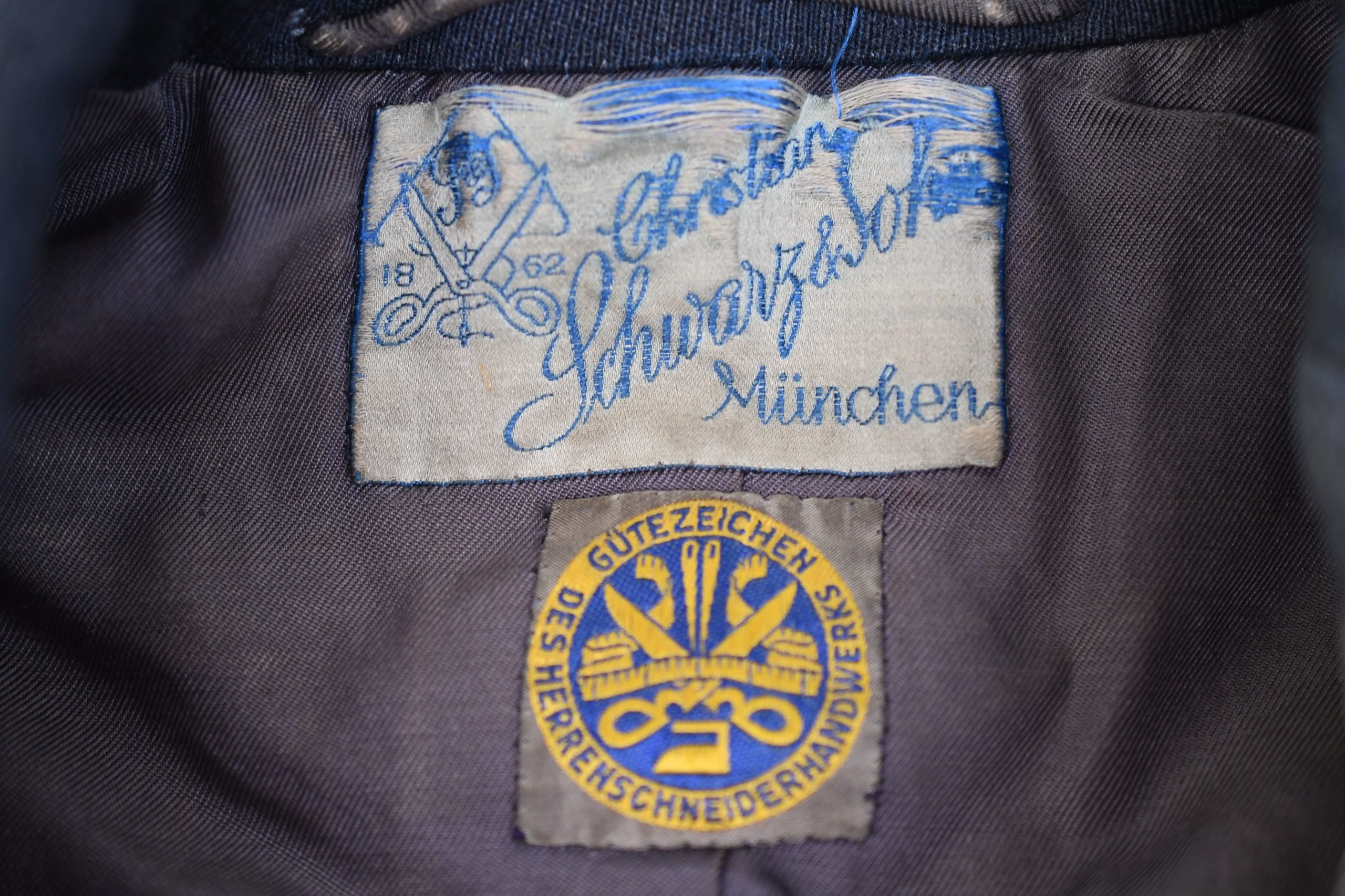 Luftwaffe officer four pocket tunic for Pilot or Fallschirmjäger Leutnant by Schwarz & Sohn — image 8