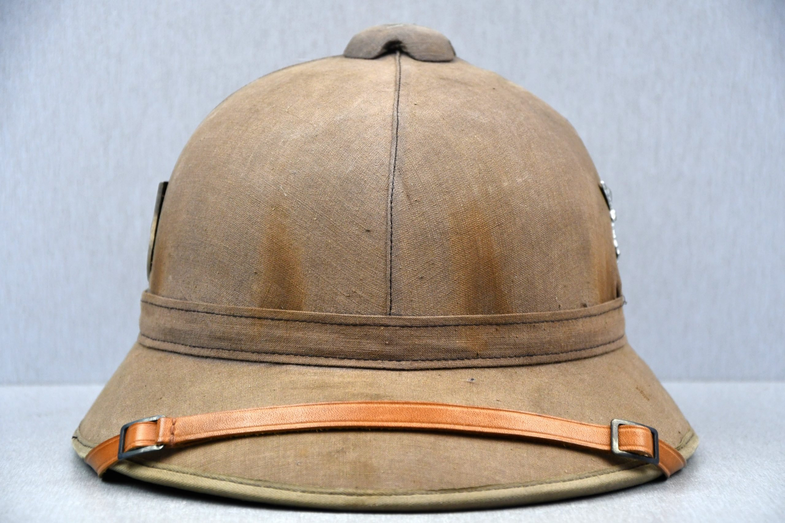 Luftwaffe 'Afrikakorps' captured sun faded 'blue' tropical pith helmet made in France — image 2