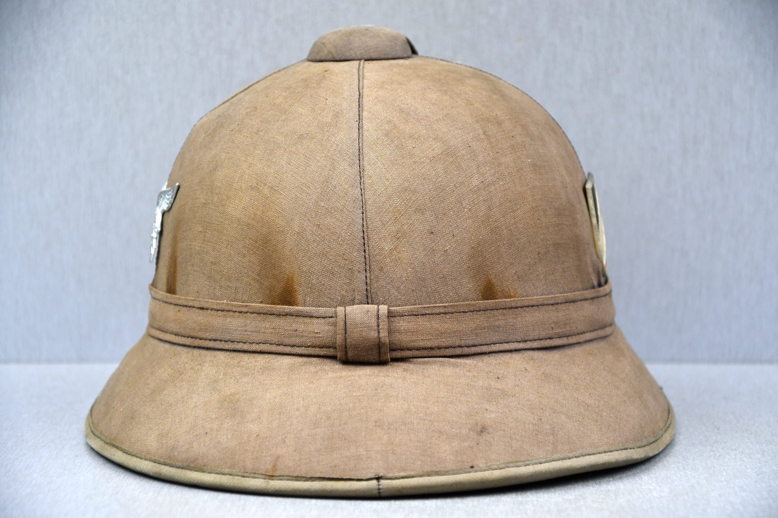 Luftwaffe 'Afrikakorps' captured sun faded 'blue' tropical pith helmet made in France — image 4