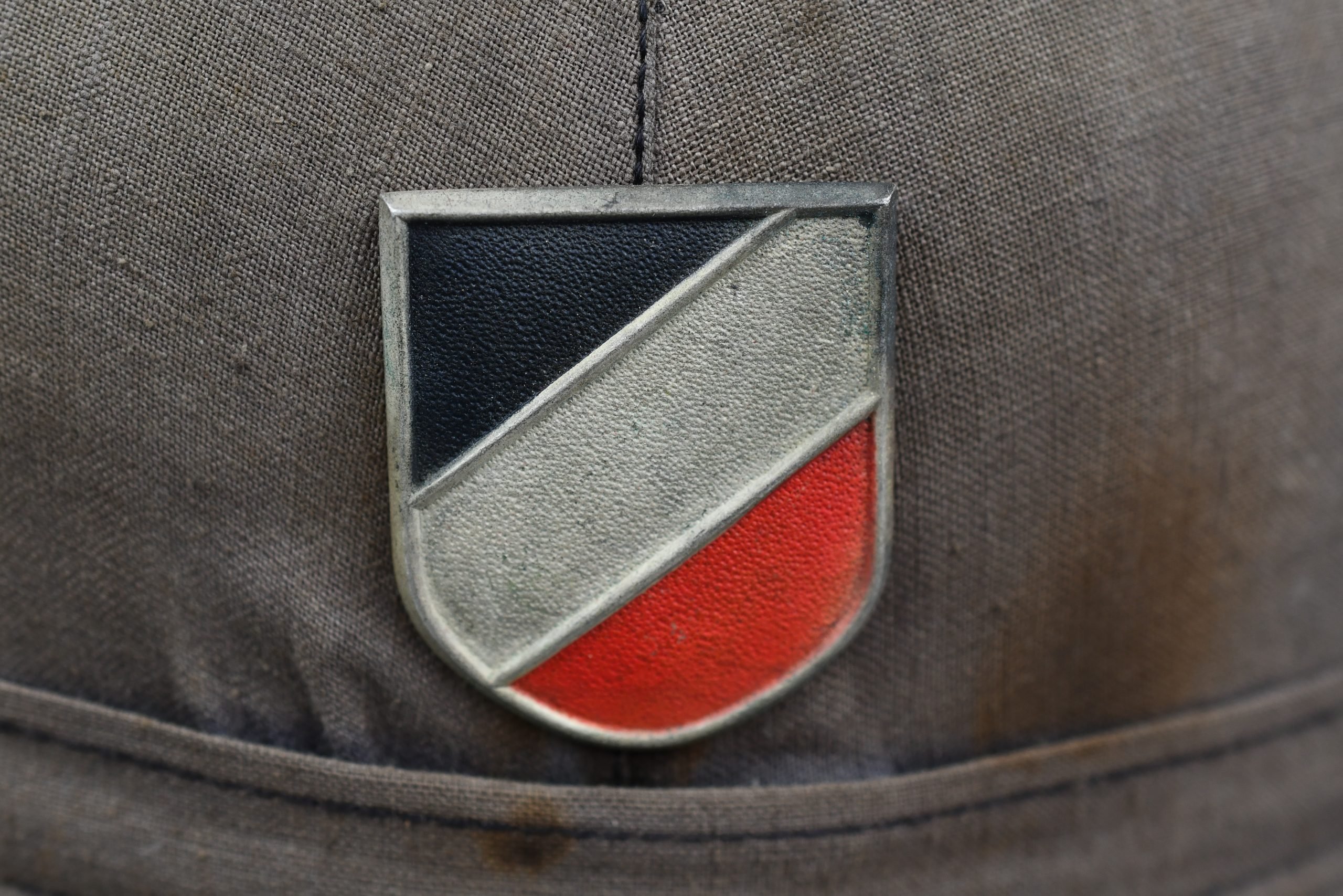 Luftwaffe 'Afrikakorps' captured sun faded 'blue' tropical pith helmet made in France — image 8