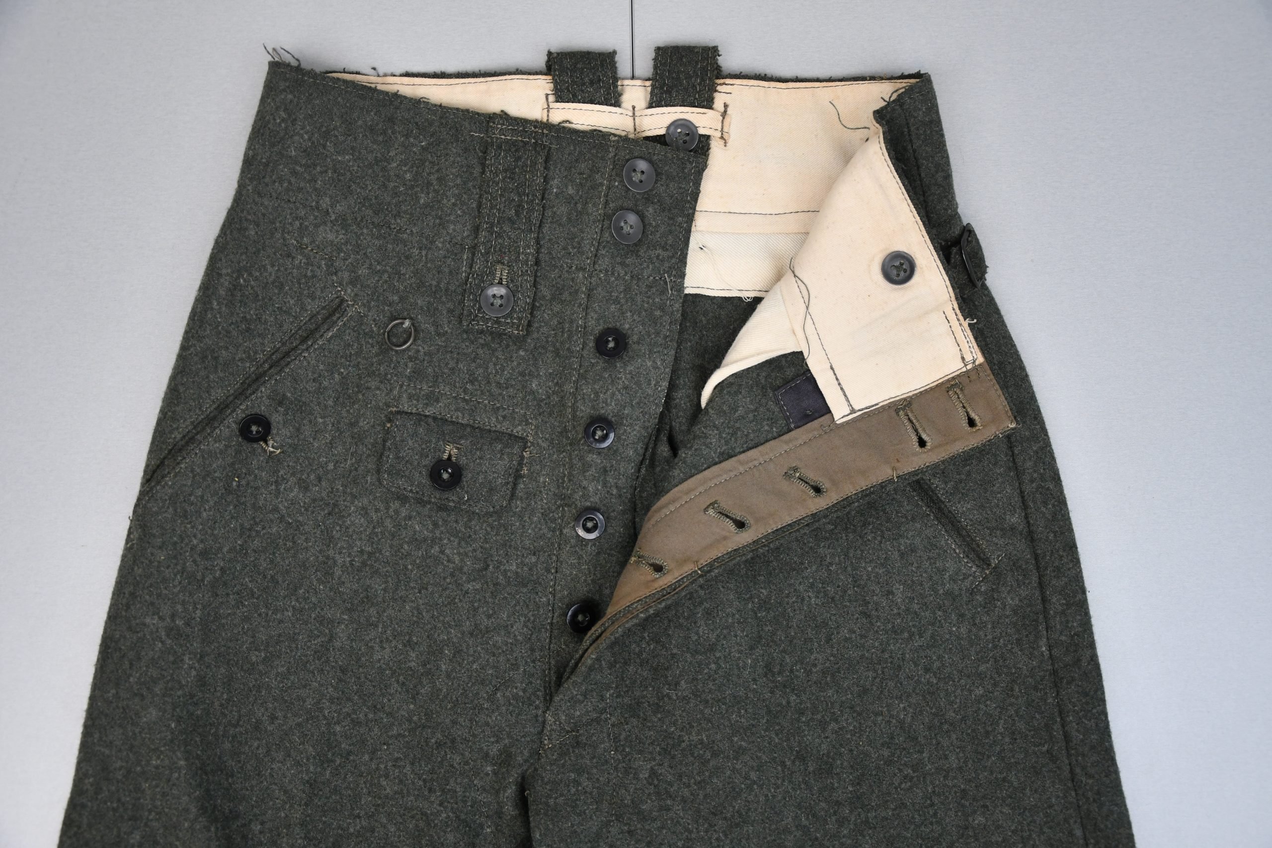 MINT Wehrmacht/Waffen-SS M43 combat trousers with RBNr. 1943 — image 4