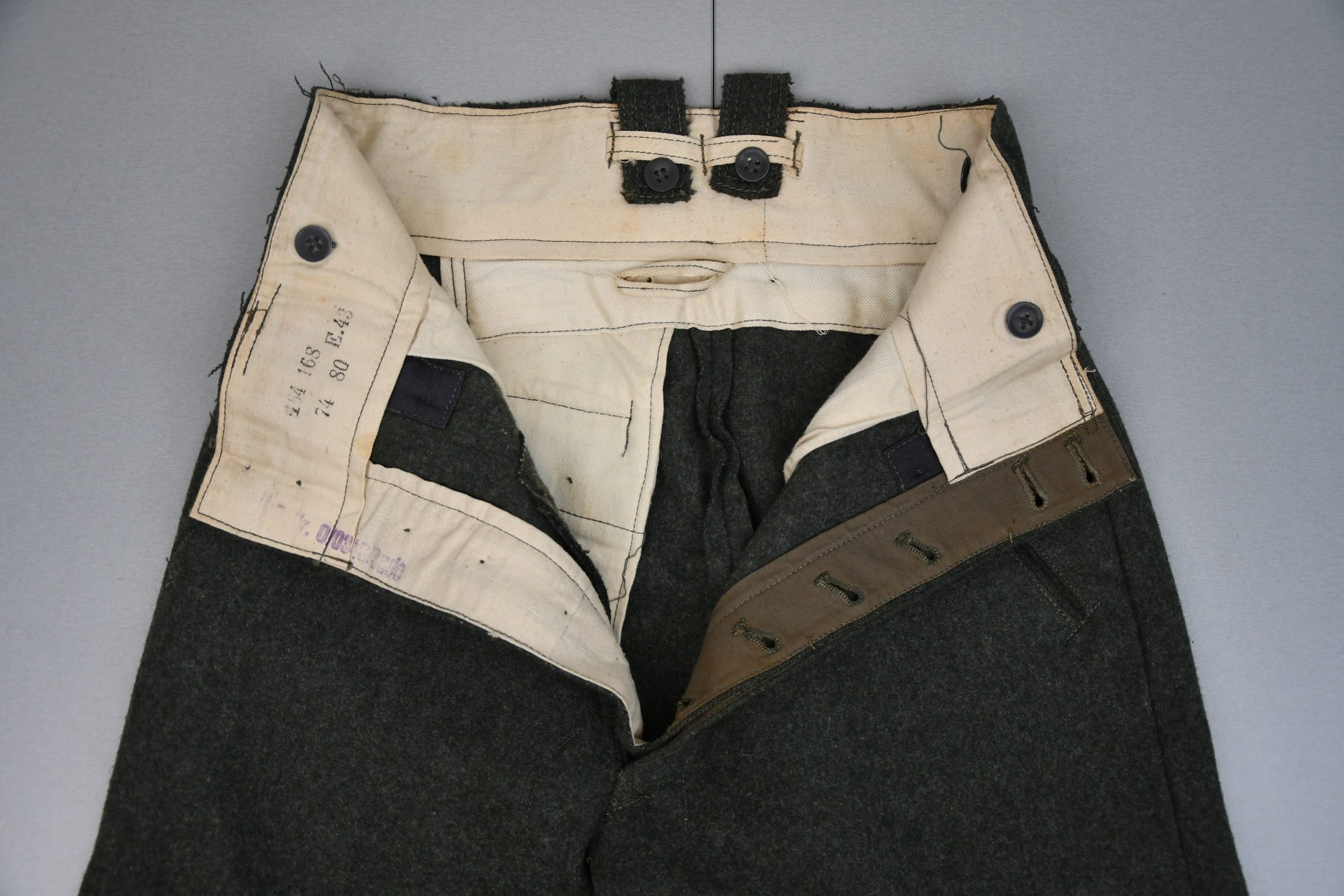 MINT Wehrmacht/Waffen-SS M43 combat trousers with RBNr. 1943 — image 5