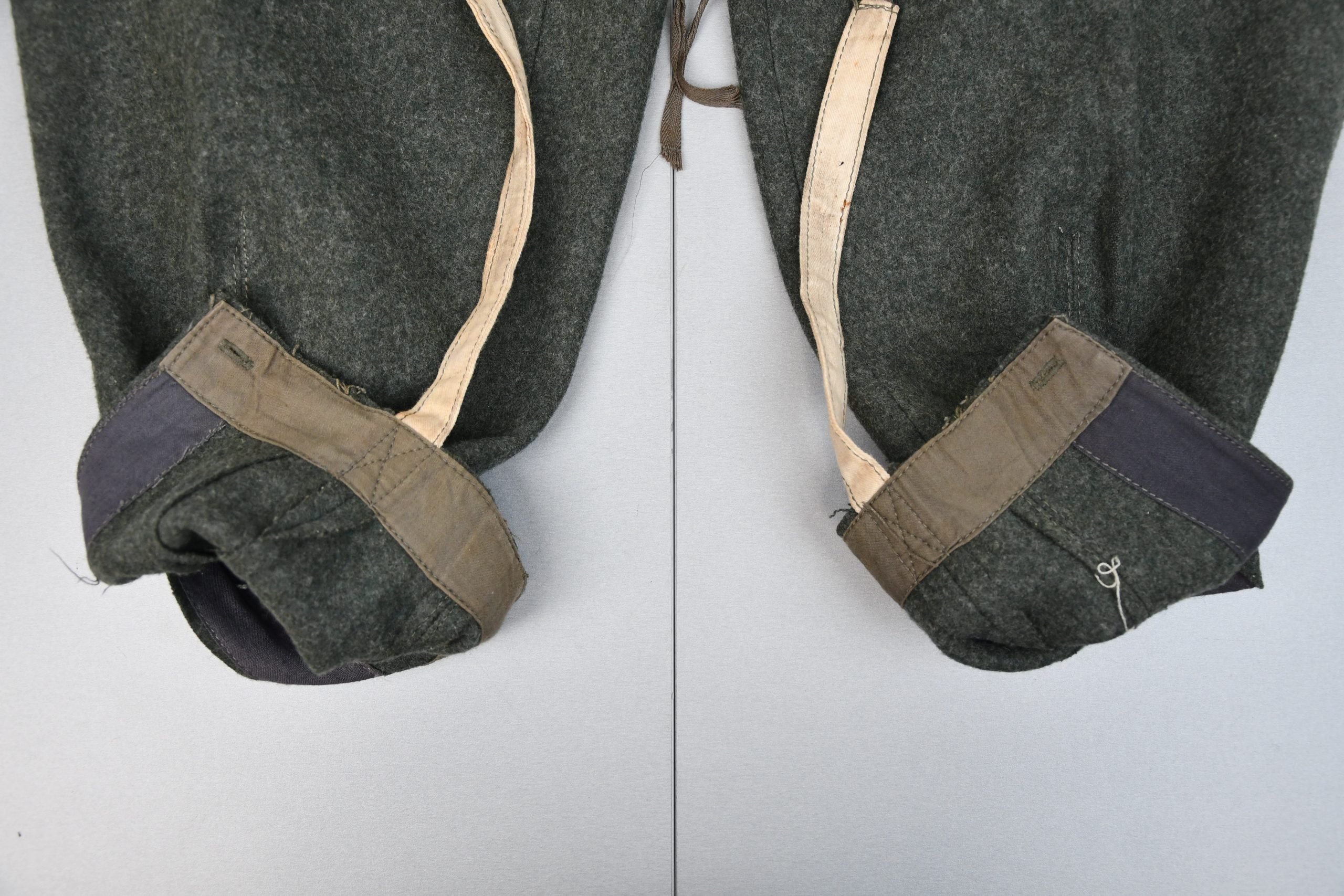 MINT Wehrmacht/Waffen-SS M43 combat trousers with RBNr. 1943 — image 7