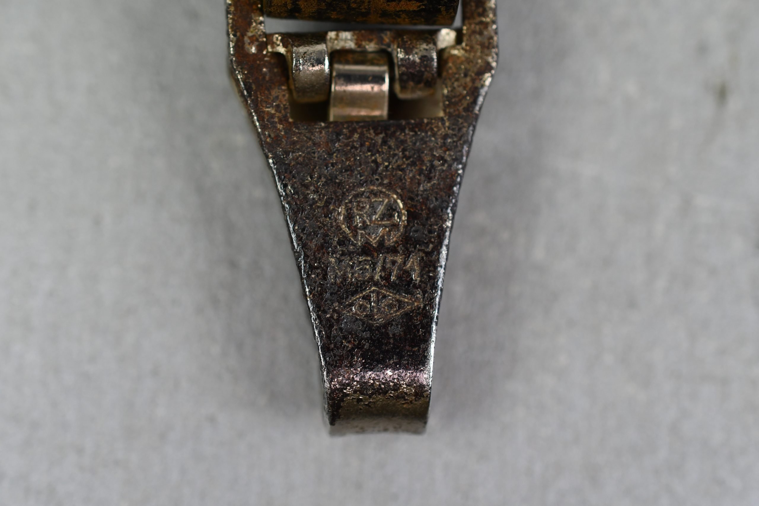 M33 SS or NSKK black leather dagger hanger with RZM mark — image 3