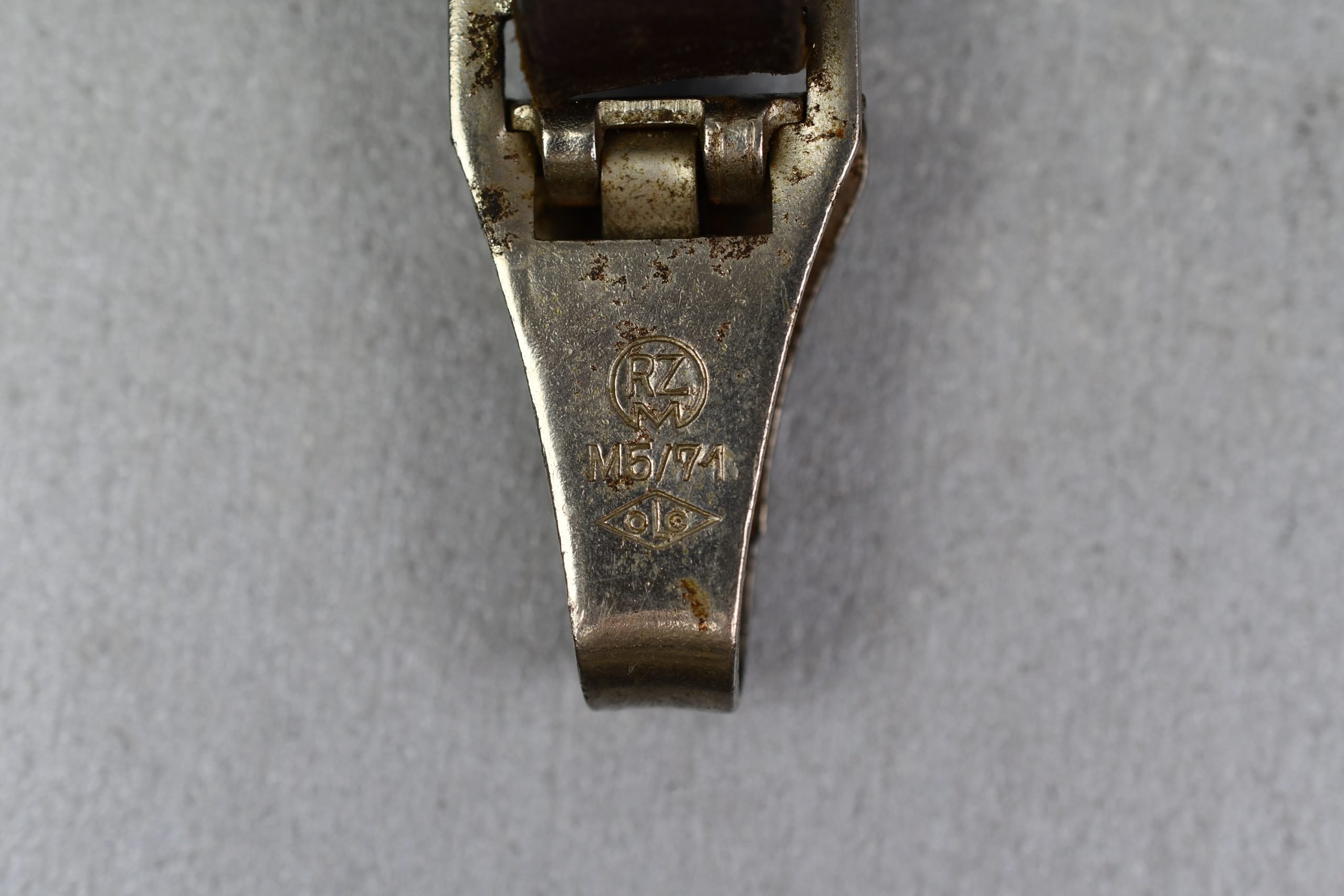 Complete M33 SA dagger hanger with top grip hanger RZM marked — image 4