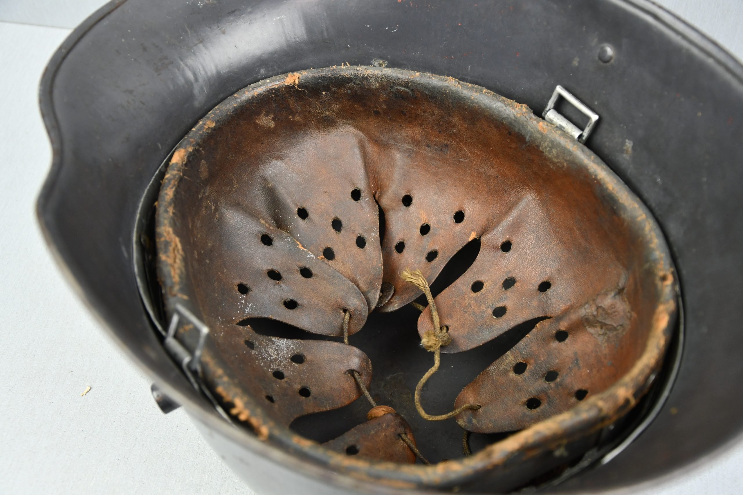 RARE M16 Luftwaffe 'transitional' double decal steel helmet — image 11