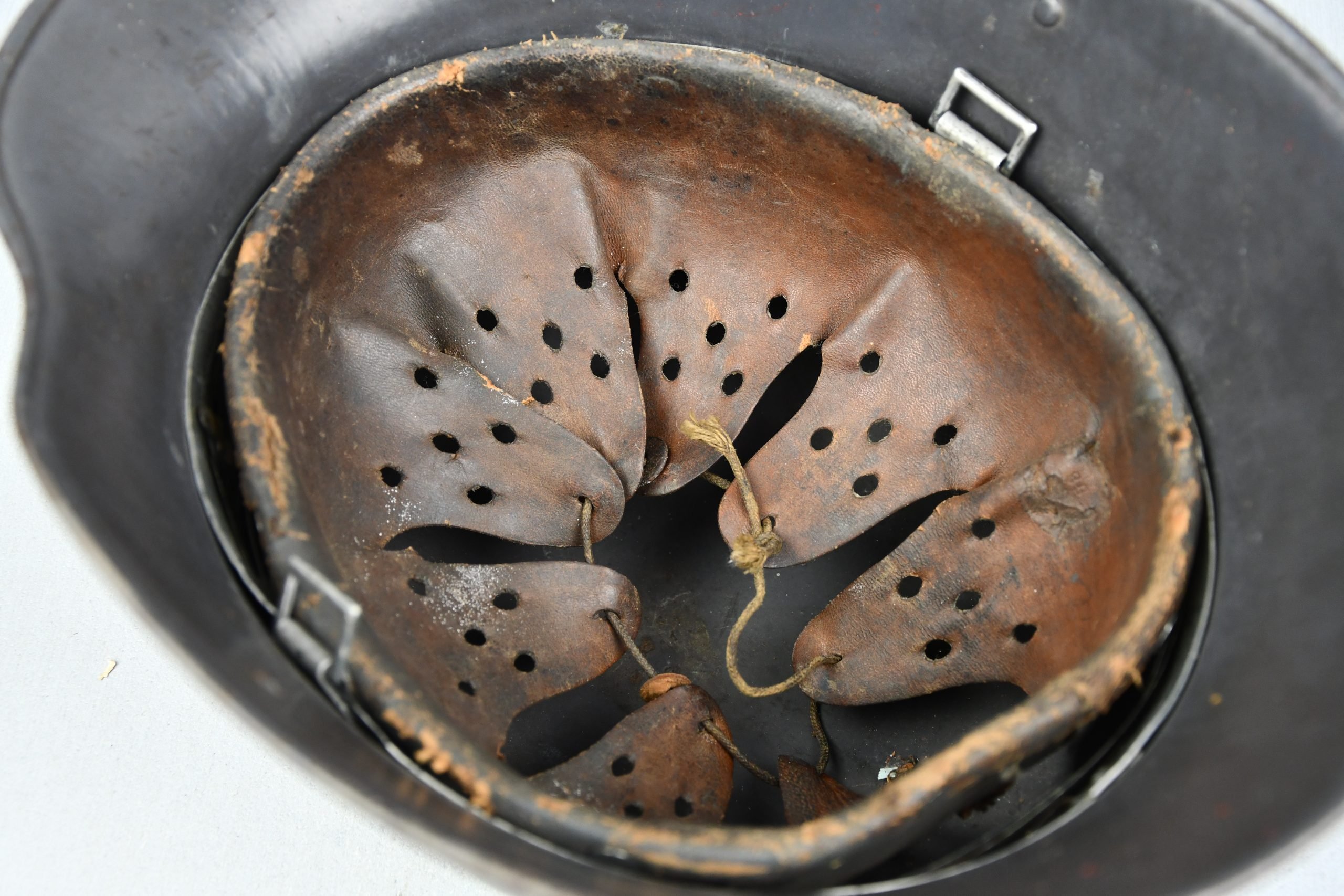 RARE M16 Luftwaffe 'transitional' double decal steel helmet — image 12