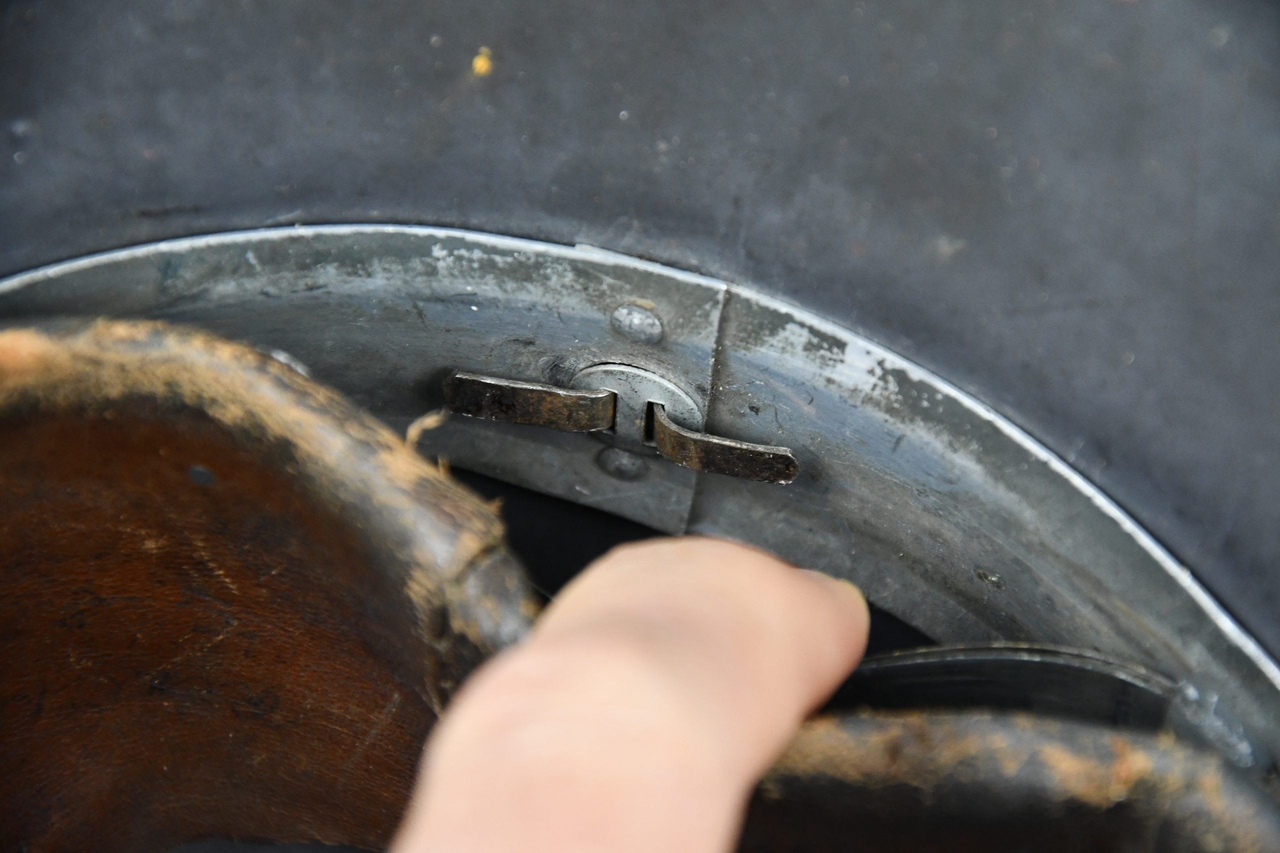RARE M16 Luftwaffe 'transitional' double decal steel helmet — image 15