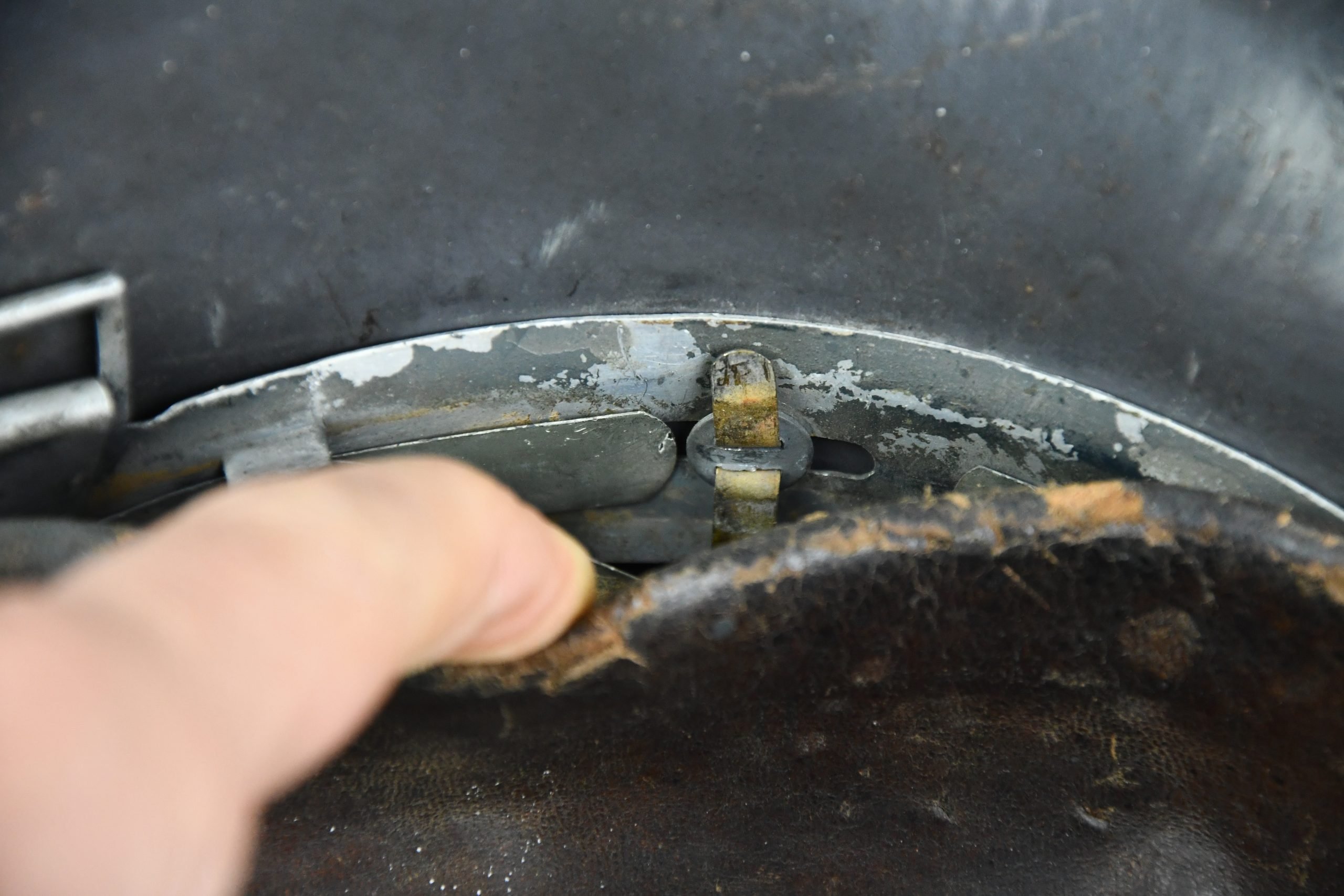 RARE M16 Luftwaffe 'transitional' double decal steel helmet — image 16