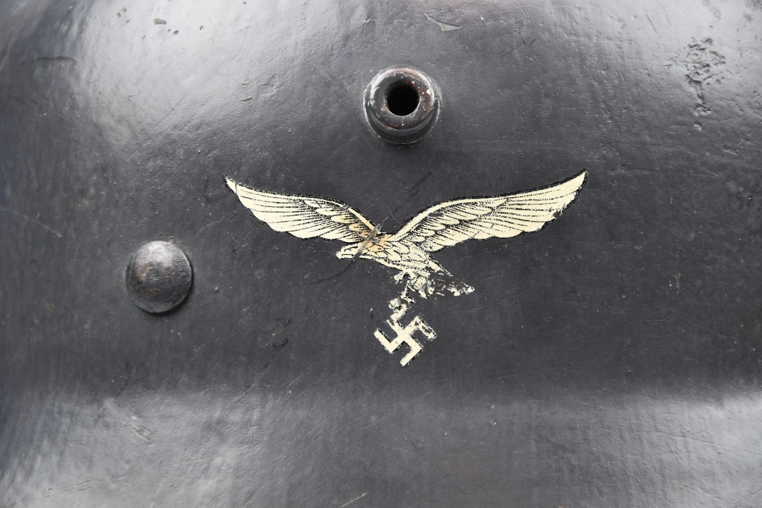 RARE M16 Luftwaffe 'transitional' double decal steel helmet — image 2